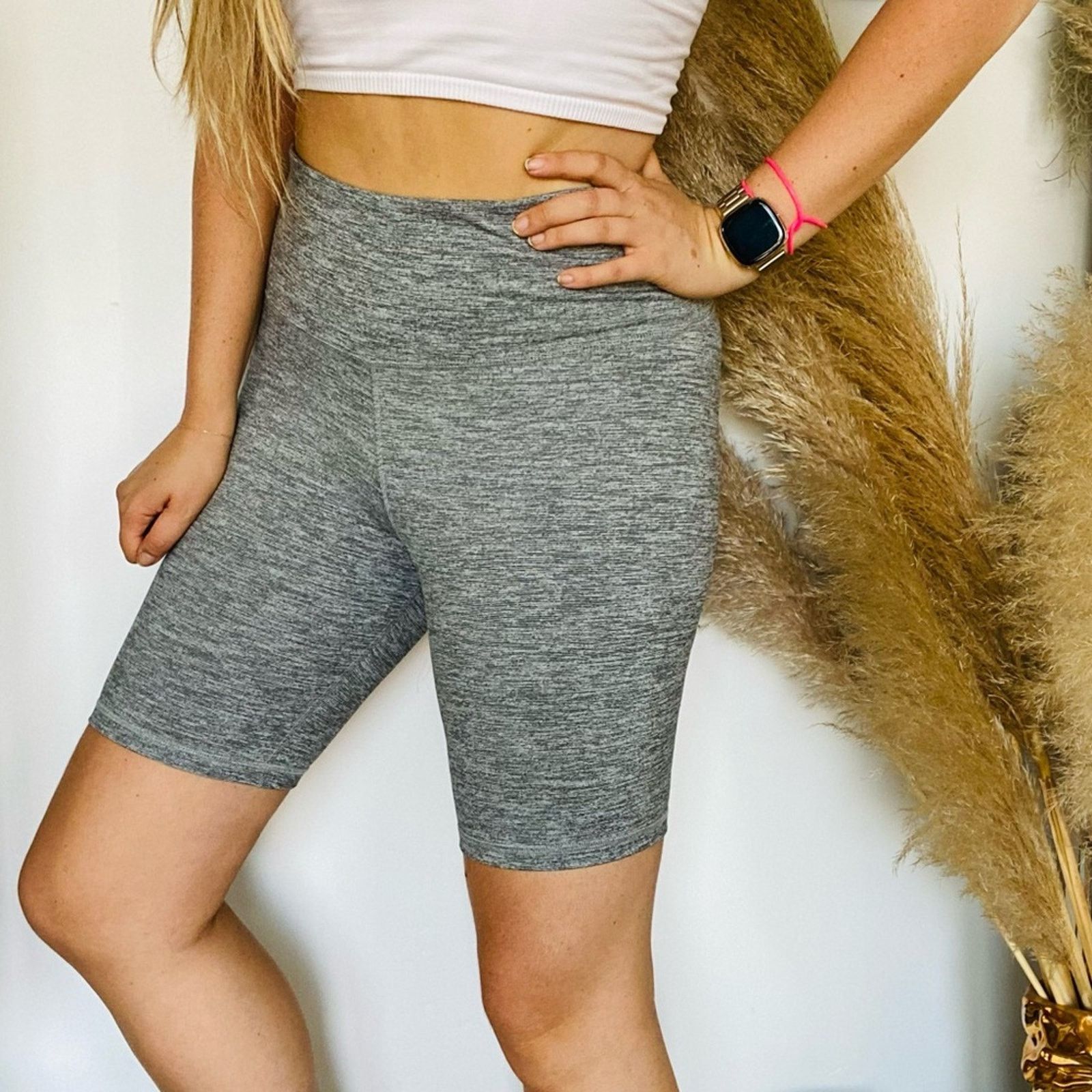 Old Navy OLD NAVY Grey White Stripe High Rise Waisted Biker Shorts 8" Size 30" / US 8 / IT 44 - 3 Thumbnail