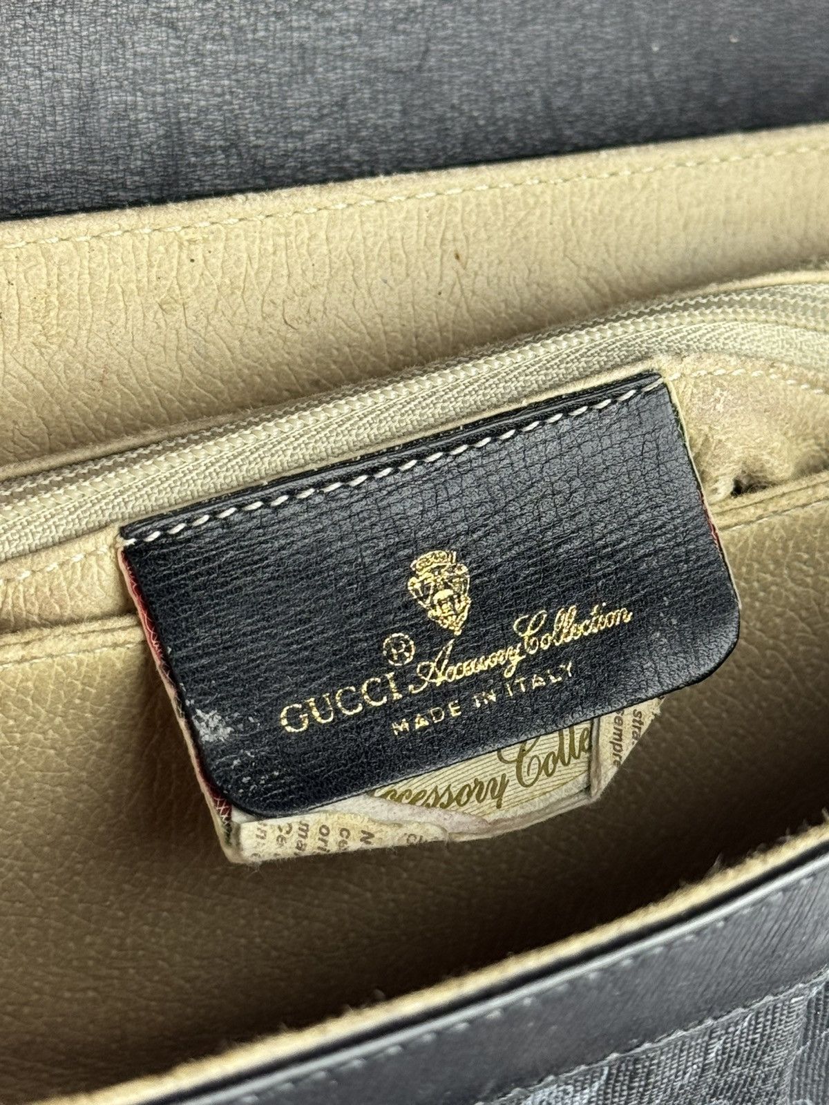 Gucci Vintage Gucci Shoulder / Crossbody Bag Black 111-02-704 Size ONE SIZE - 9 Thumbnail