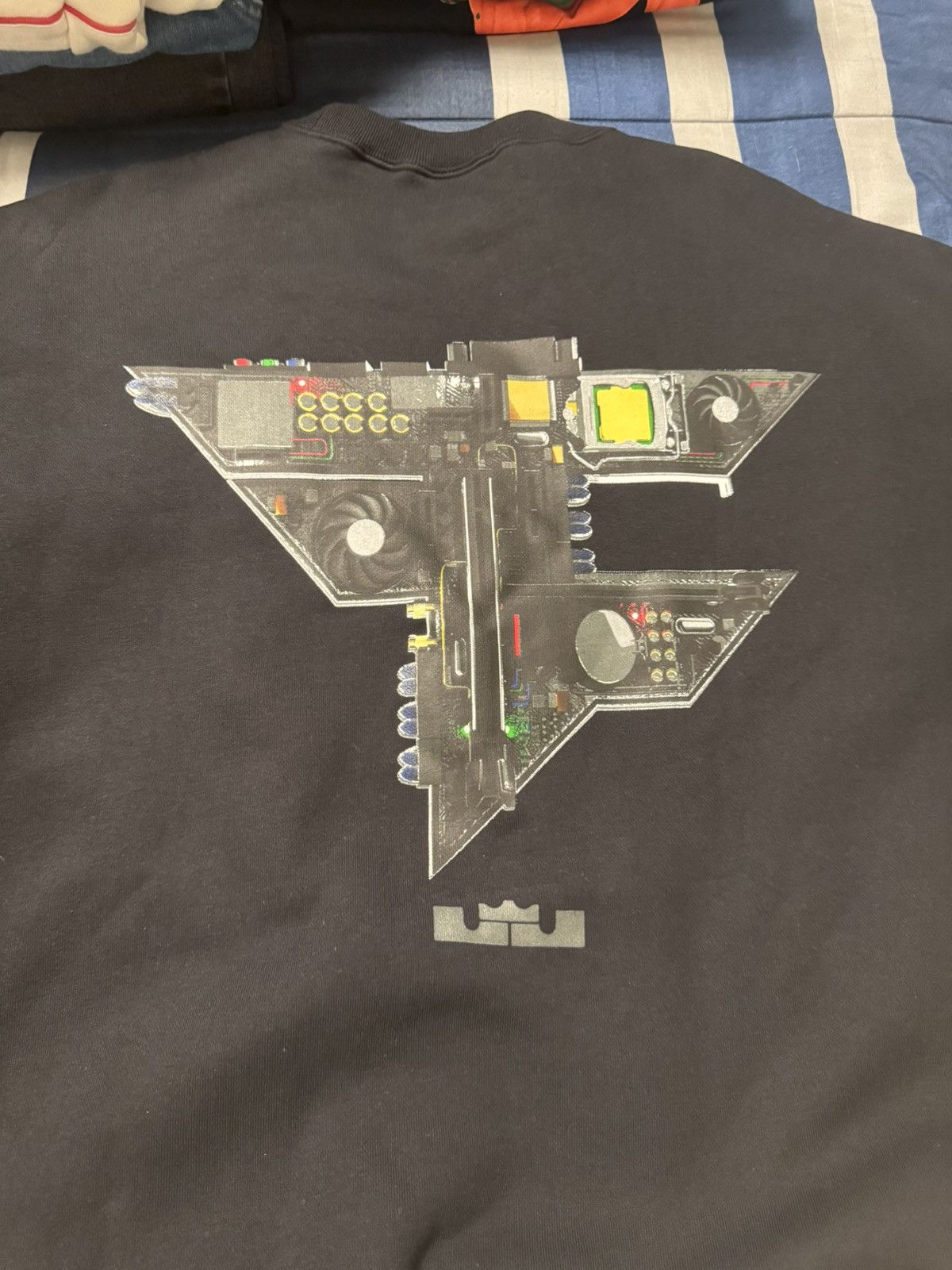 FaZe × Nike Nike LeBron x Faze Clan Men’s Fleece Crew Black 2XL Size US XXL / EU 58 / 5 - 3 Thumbnail