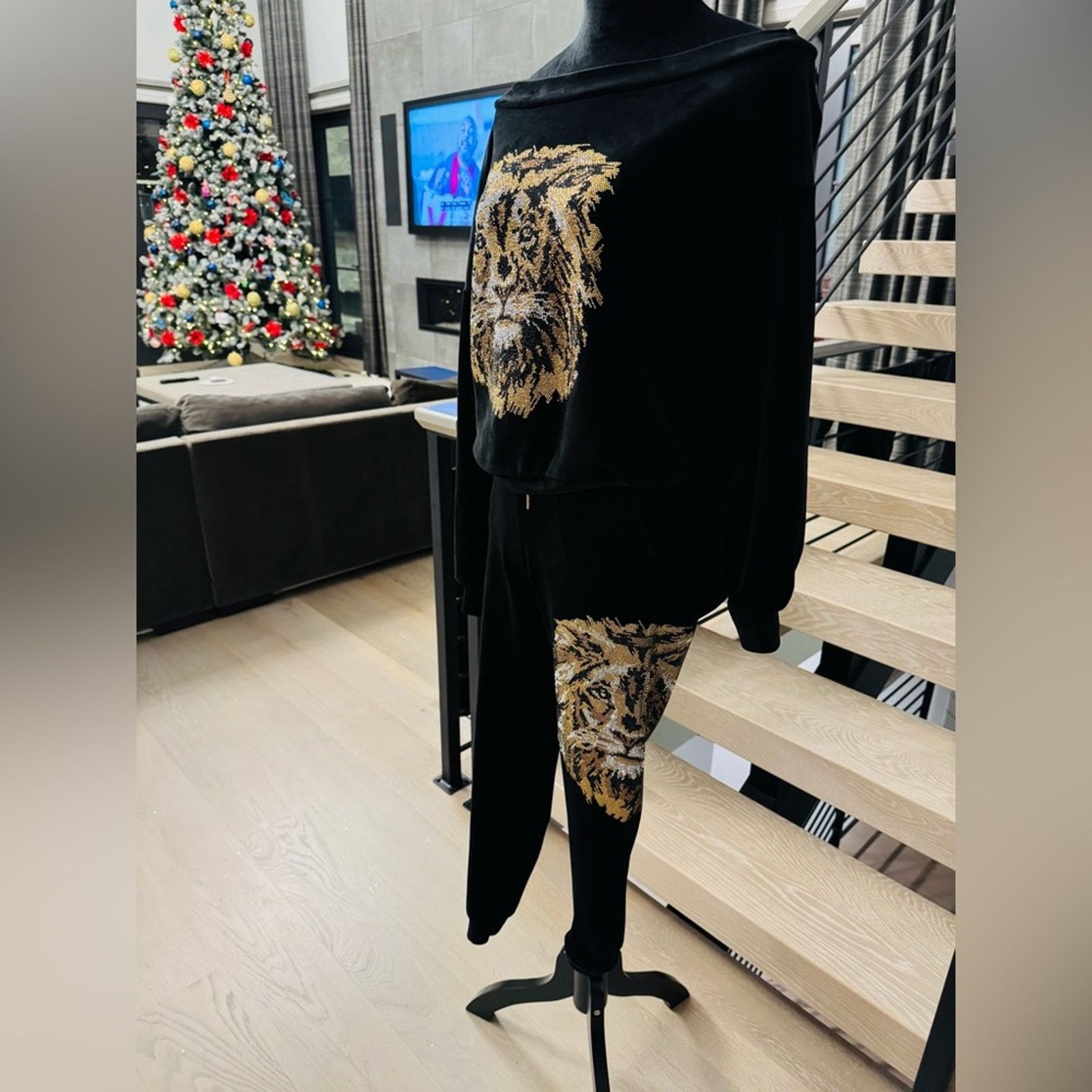 Other Velvet studded Lion Set in Black and Gold Track suit size XS Size 25" / US 0 / IT 36 - 4 Thumbnail