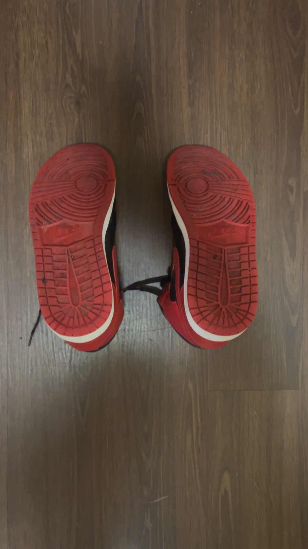 Jordan Brand jordan 1 mid banned Size US 11 / EU 44 - 4 Thumbnail