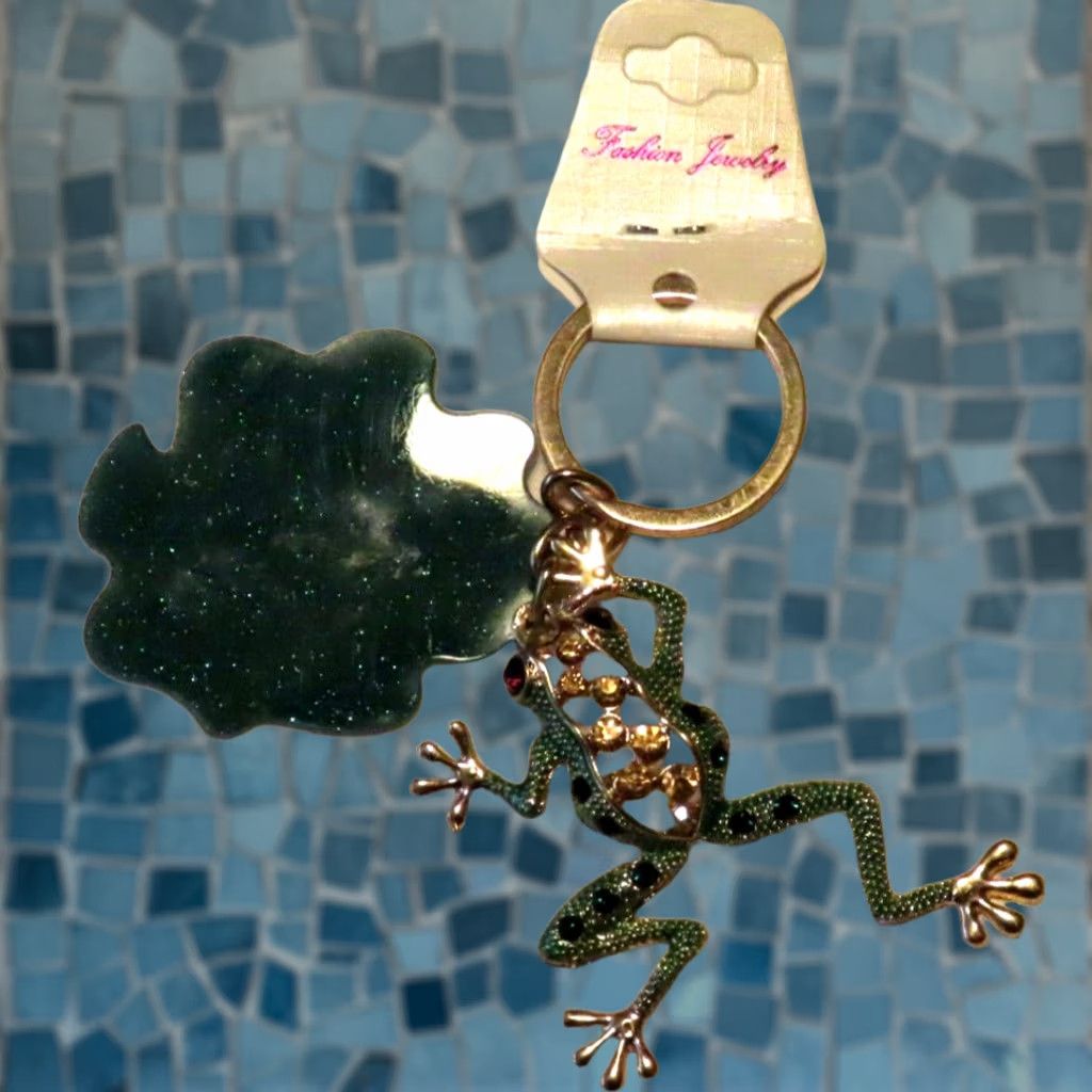 Vintage Unbranded Keyring Frog - Jeweled Enameled Metal Frog on Plastic Lily Pad, Green, 2.5" Size ONE SIZE - 1 Thumbnail