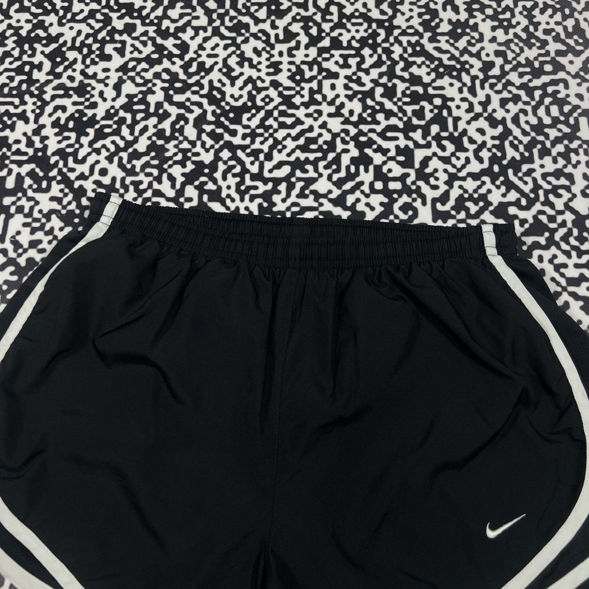 Nike Vintage Y2K Nike Swoosh Logo Retro Sport Style Casual Shorts Size US 31 - 4 Thumbnail