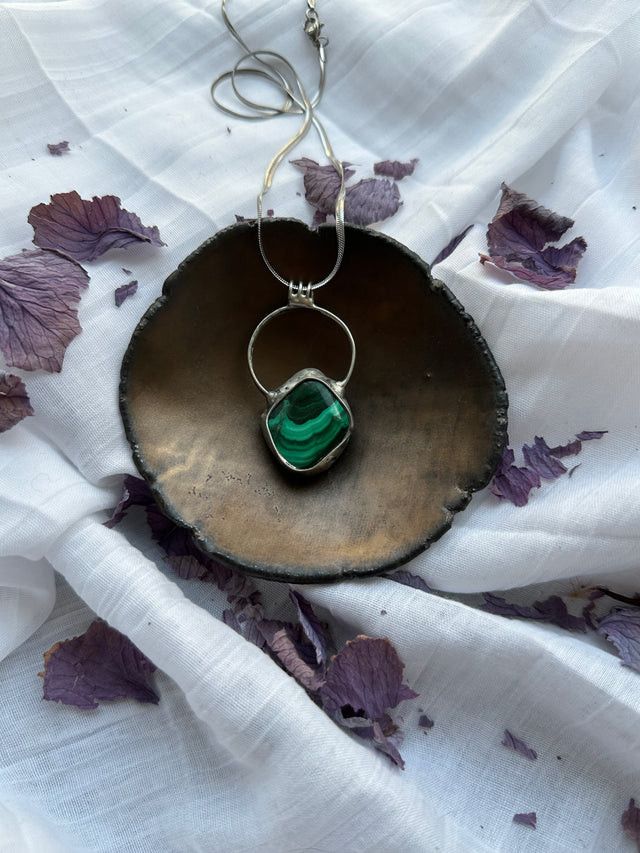 Other “Forest Mirror” – Malachite Pendant by Laura Řezaninová Size ONE SIZE - 3 Thumbnail