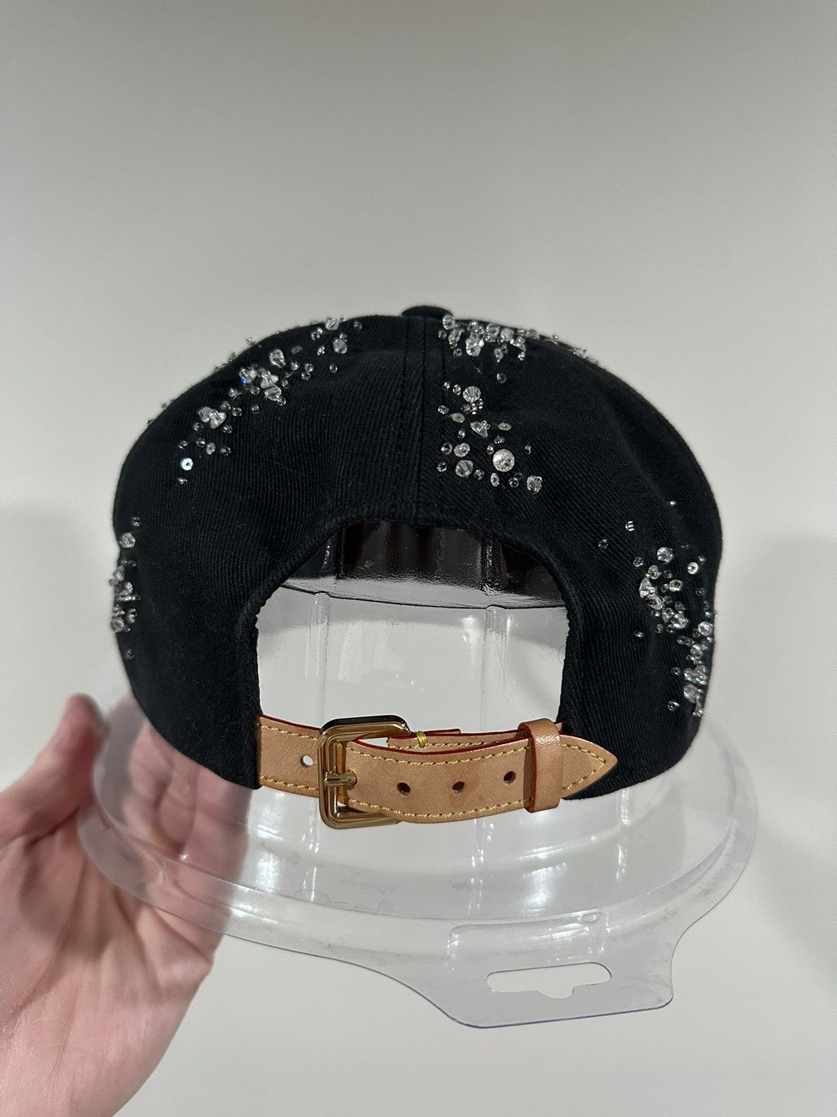 Louis Vuitton Louis Vuitton x Virgil Crystal Black / Yellow Script Hat Size ONE SIZE - 14 Thumbnail