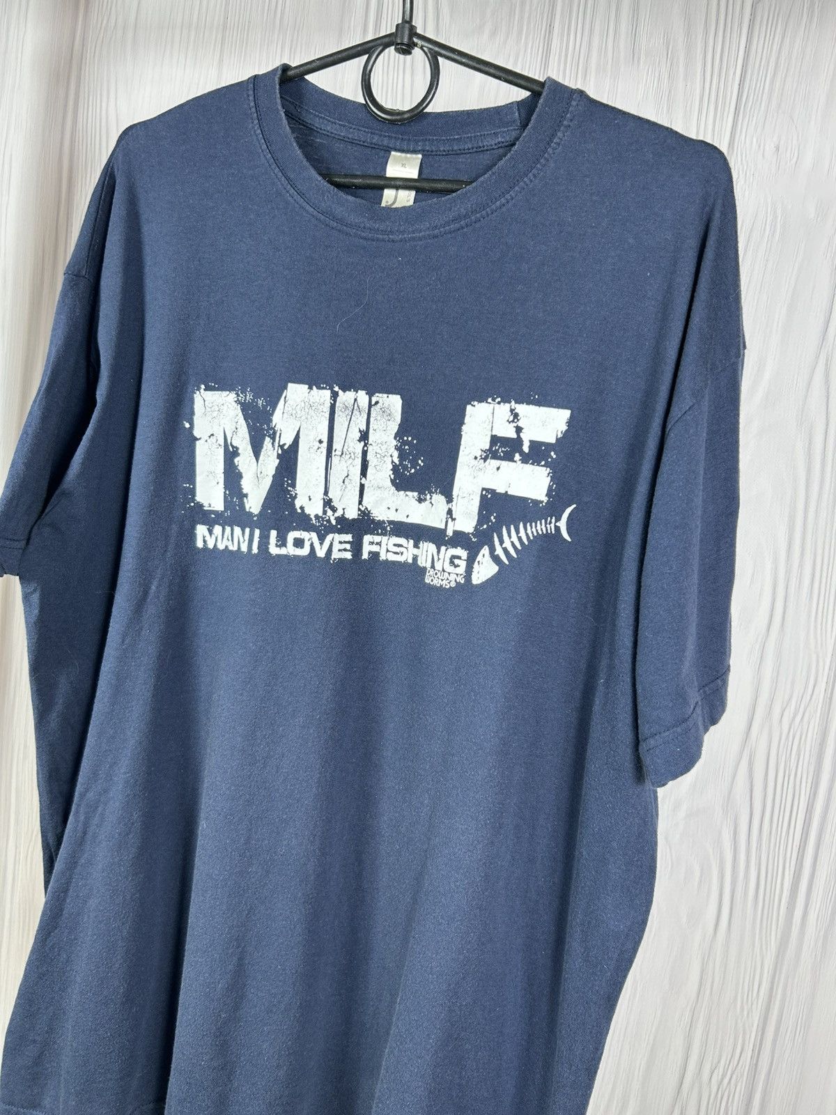 Vintage Vintage MILF Man i Love Fishing Humor T-Shirt Size XL Size US XL / EU 56 / 4 - 3 Thumbnail