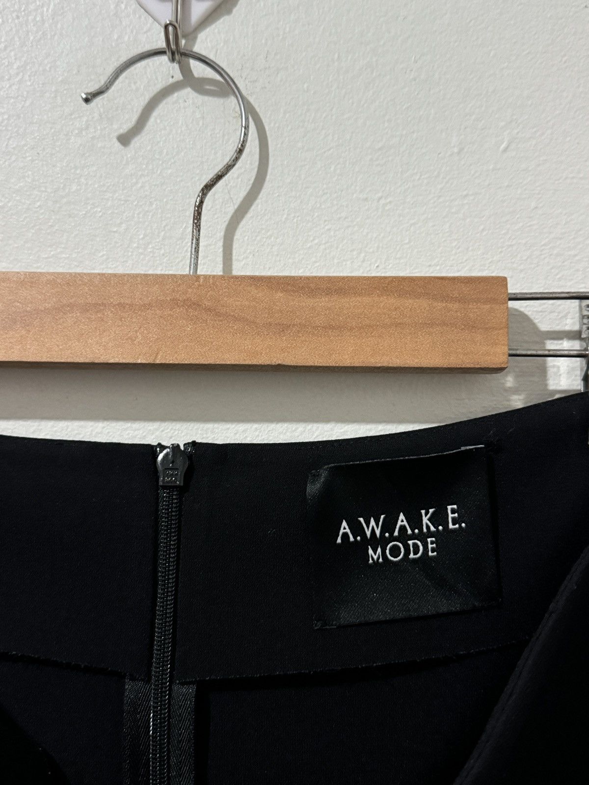 A.W.A.K.E. MODE A.W.A.K.E Mode Crepe Out Midi Skirt Size 27" / US 4 / IT 40 - 2 Thumbnail