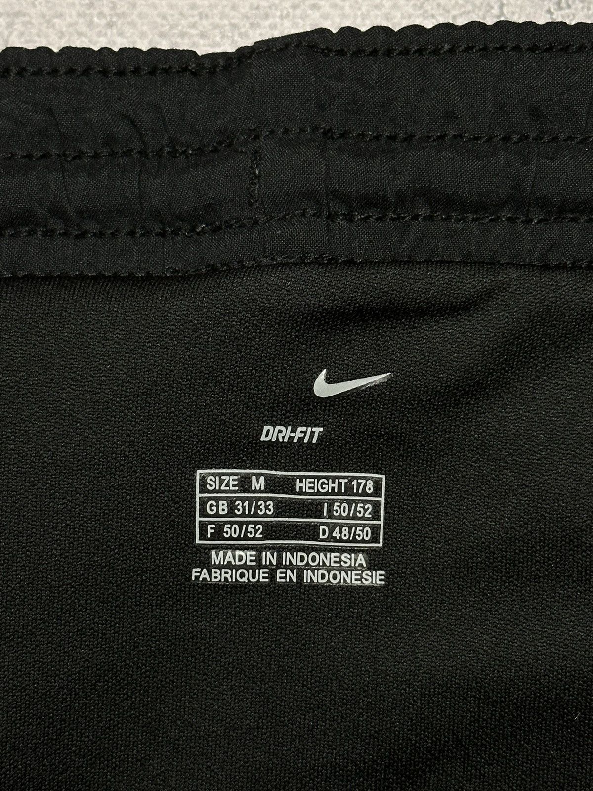 Vintage Vintage Nike Dri-Fit Swoosh Shorts Size M-L Y2K Drill Size US 34 / EU 50 - 10 Thumbnail
