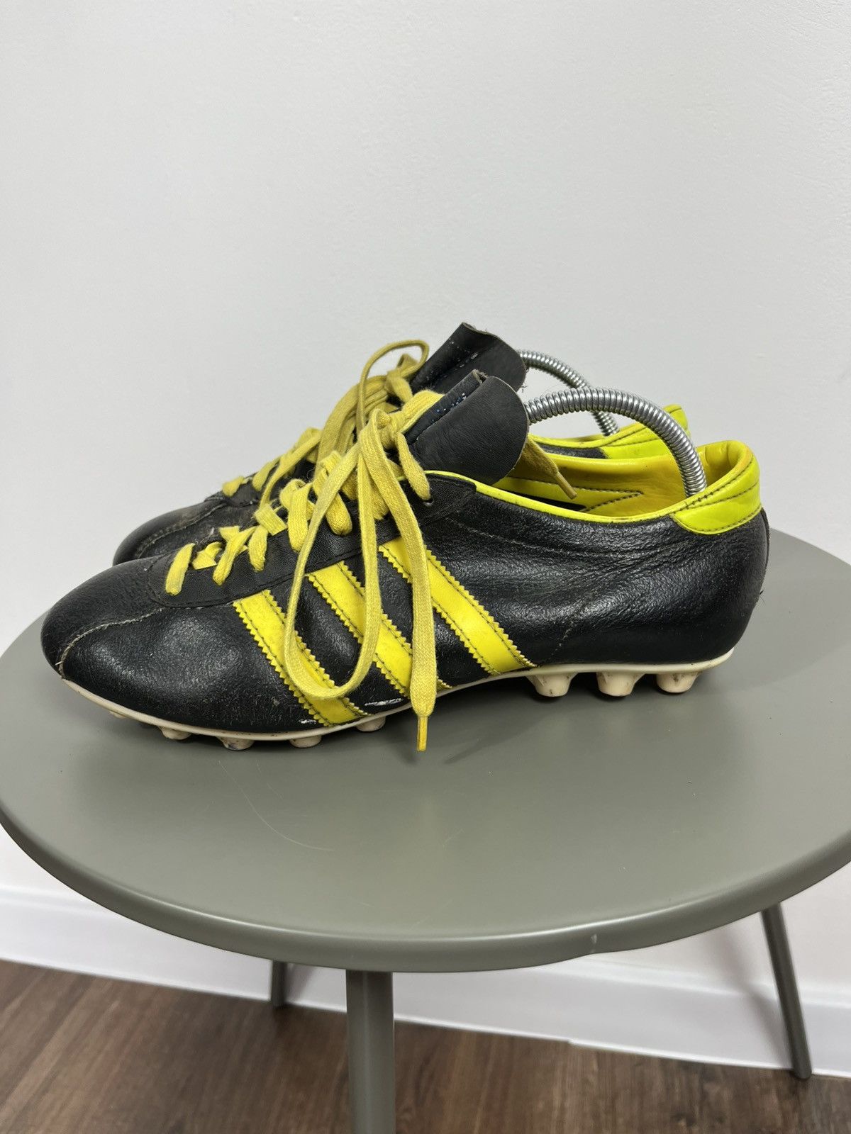 Adidas × Vintage Vintage Adidas Soccer Cleats Size 9 Black Yellow Austria Size US 9 / EU 42 - 6 Thumbnail