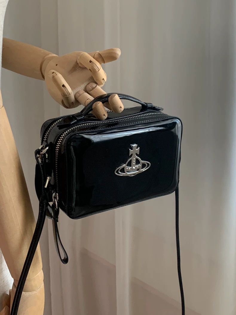 Vivienne Westwood Vivienne Westwood size os Love Heart Crocodile Saturn Bag Size ONE SIZE - 6 Thumbnail