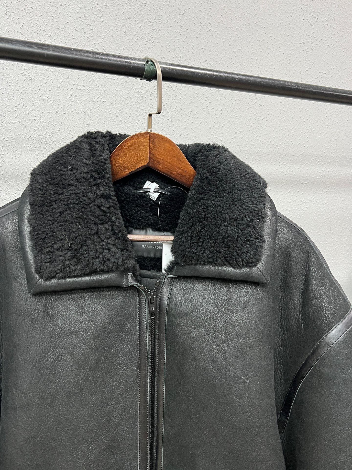 Balenciaga balenciaga shearling jacket size small Size US S / EU 44-46 / 1 - 3 Thumbnail