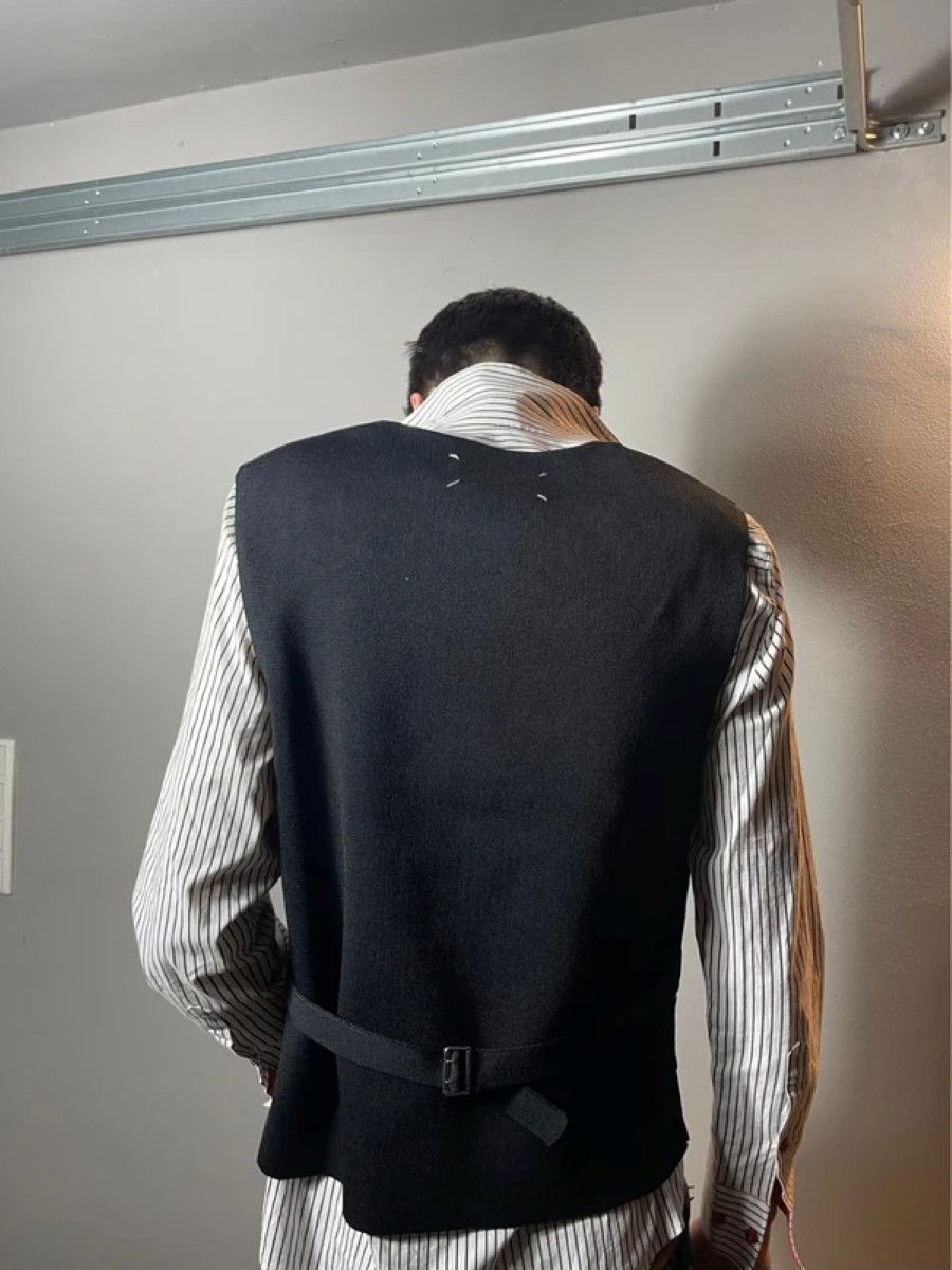 Maison Margiela Maison Margiela Line 14 V-neck Slim-Fit Knit Sleeveless Vest Size US S / EU 44-46 / 1 - 1 Thumbnail