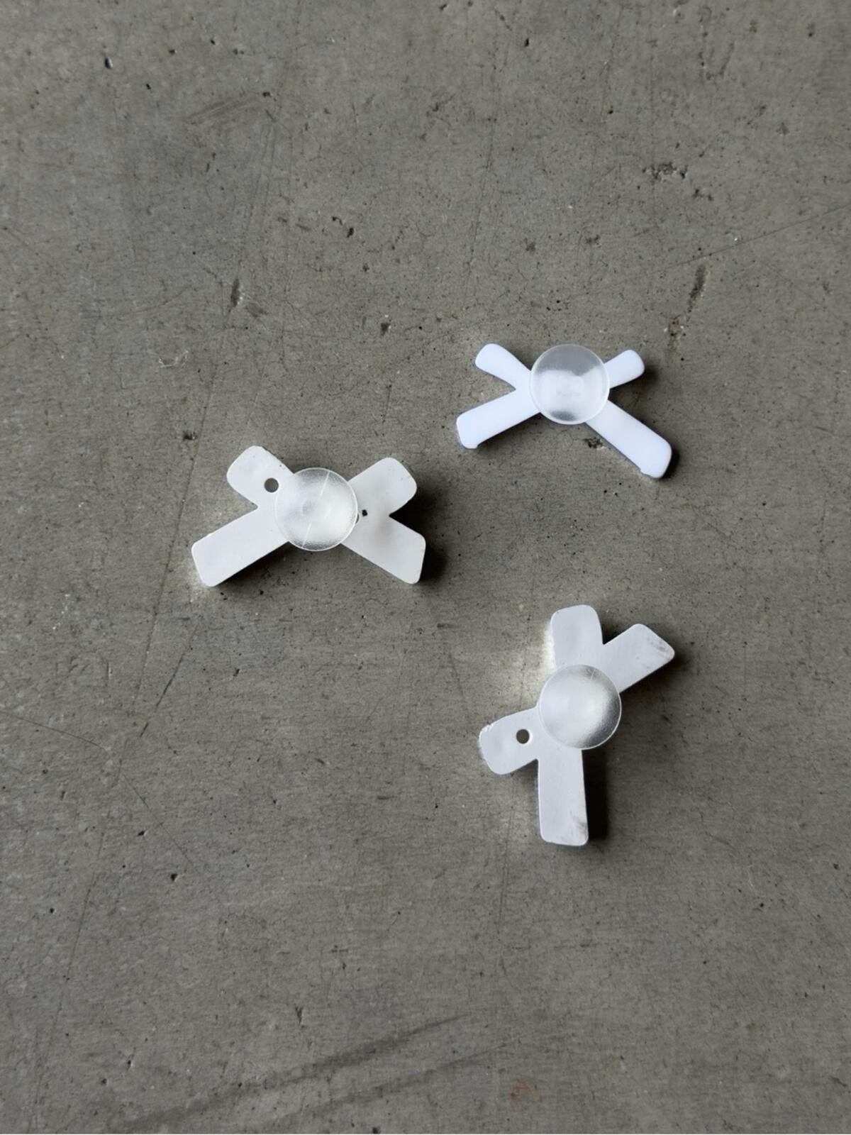 Crocs Silver Bow Croc Charms / Jibbitz Set / Pack of 3 Size ONE SIZE - 3 Thumbnail