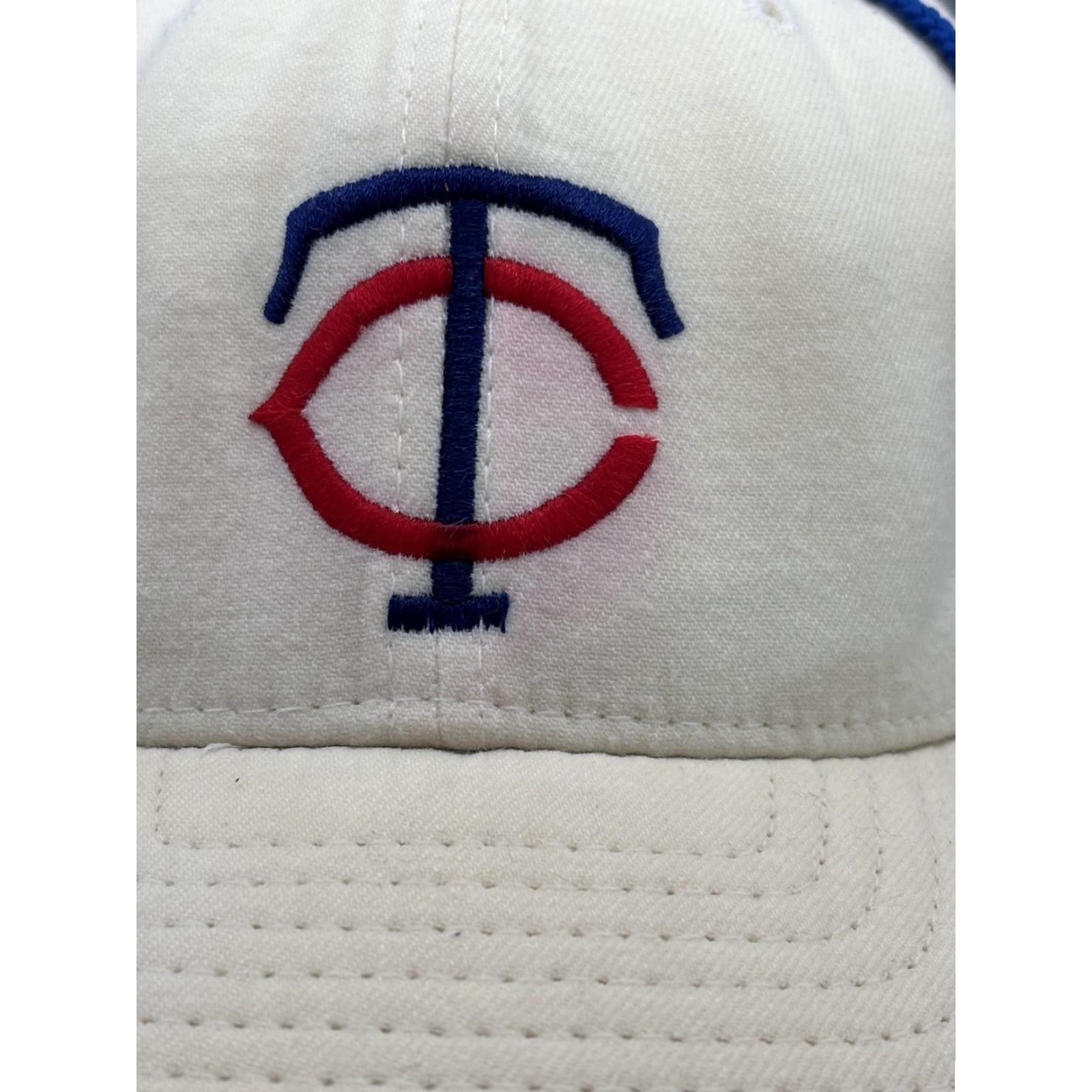 New Era VINTAGE Minnesota Twins Hat Cap Fitted Mens 7 1/4 White Blue MLB New Era 90s Size ONE SIZE - 2 Thumbnail