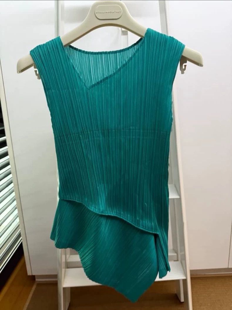 Issey Miyake Issey Miyake size:4 Green pleated vest top Size S / US 4 / IT 40 - 2 Thumbnail