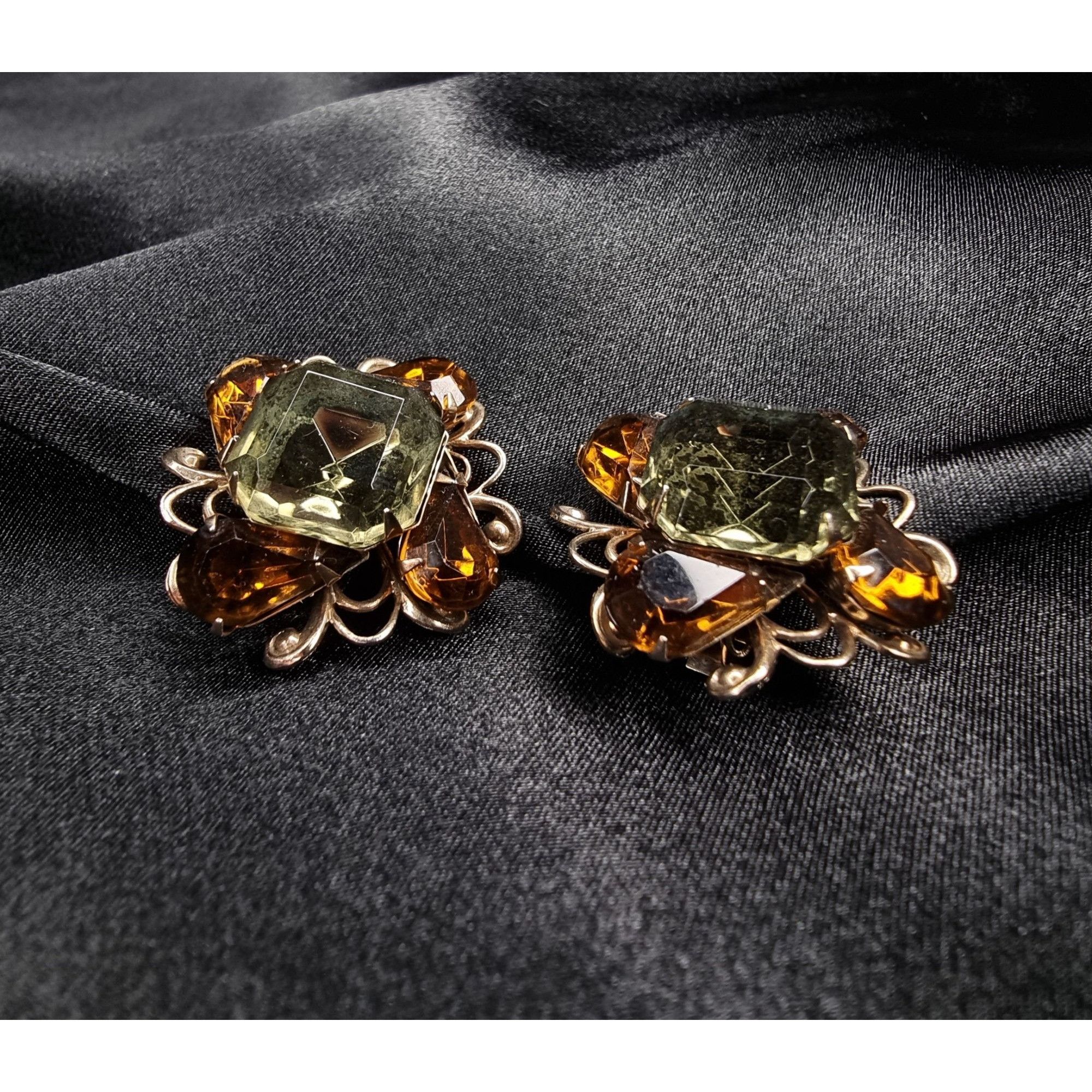 Vintage Vintage BEAU JEWELS Signed 1960s Earrings With Green & Amber Size ONE SIZE - 3 Thumbnail