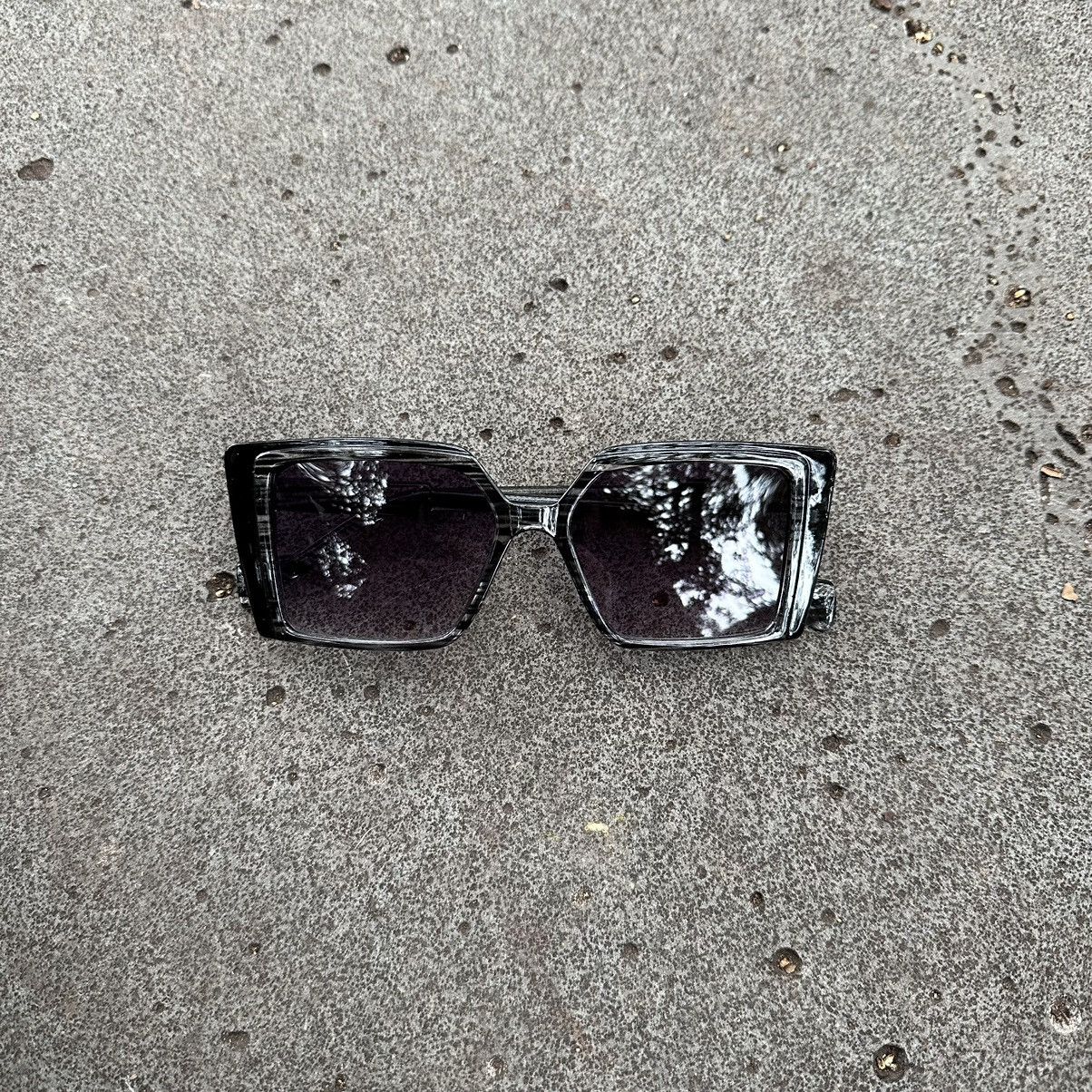 Other Y2K Unisex Sunglasses Retro Fashion Shades LE99906-01 Size ONE SIZE - 1 Thumbnail