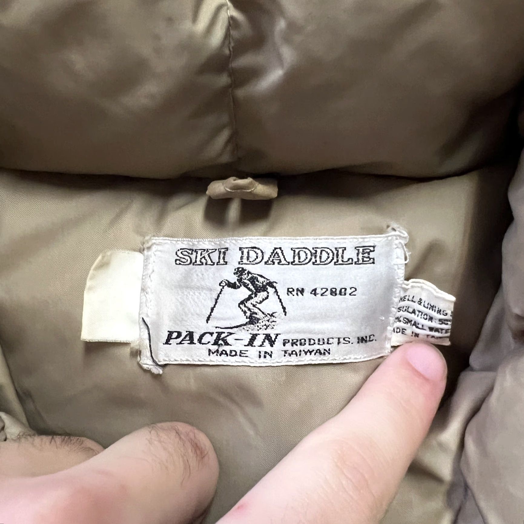 Vintage VINTAGE Ski Daddle Puffer Jacket Mens XL 60s 70s Snow Down Zip Up Beige Nylon Softshell Quilted Zipper Down Jacket Casual Skiing Front Zip Mid-Length Size US XL / EU 56 / 4 - 4 Thumbnail