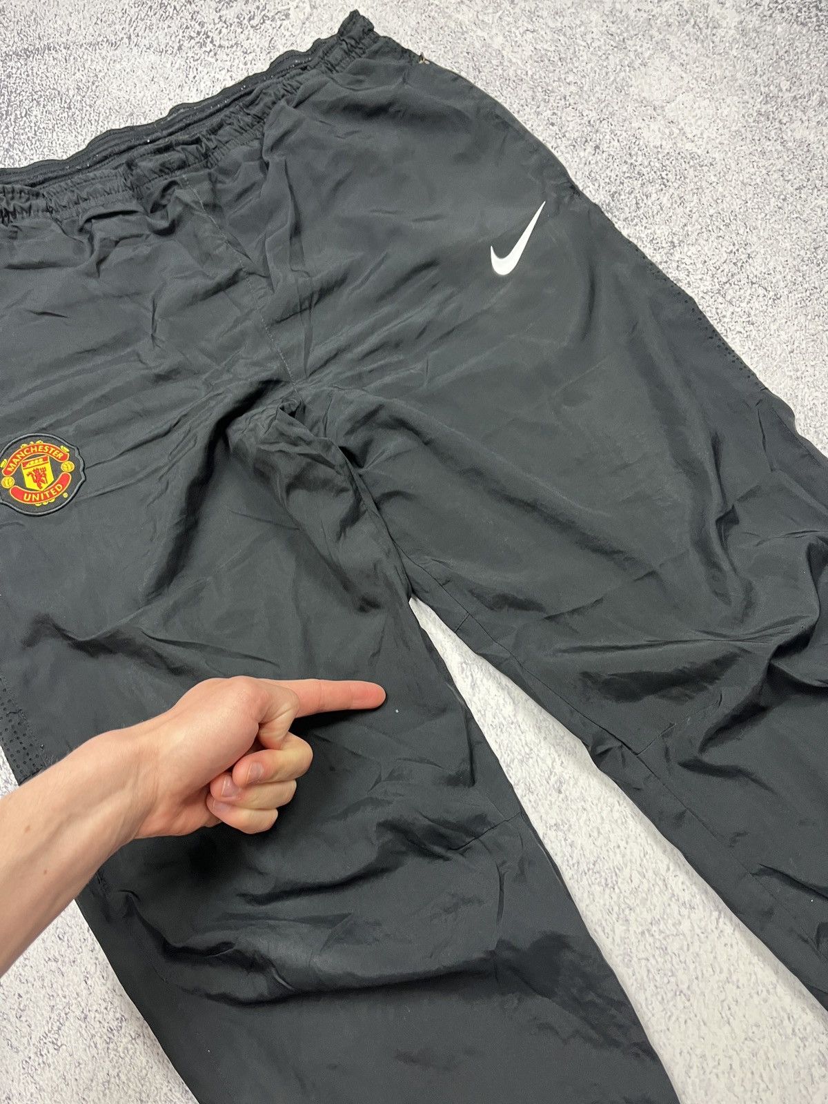 Nike Vintage Y2k Nike Manchester United Nylon Track Pants Drill Size US 30 / EU 46 - 13 Thumbnail