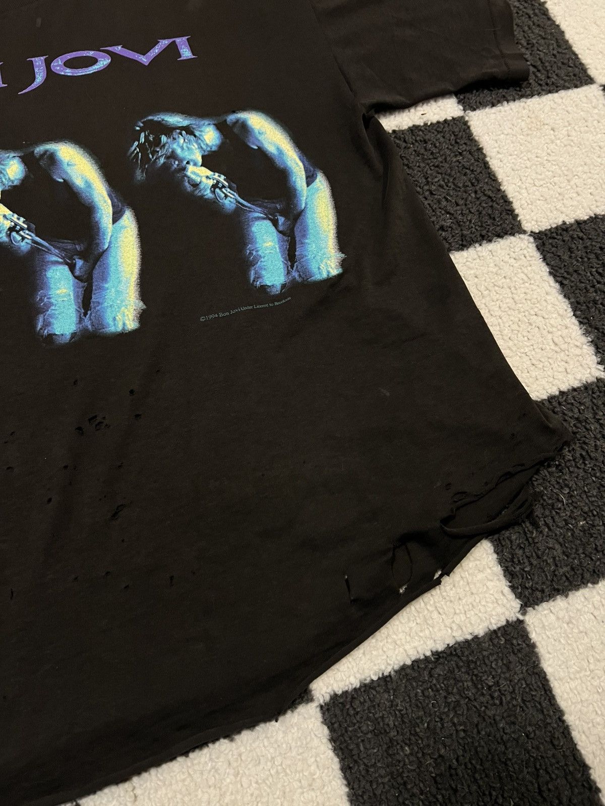 Vintage Vintage 1994 Bon Jovi Tour Thrashed Tee Size US XL / EU 56 / 4 - 5 Thumbnail
