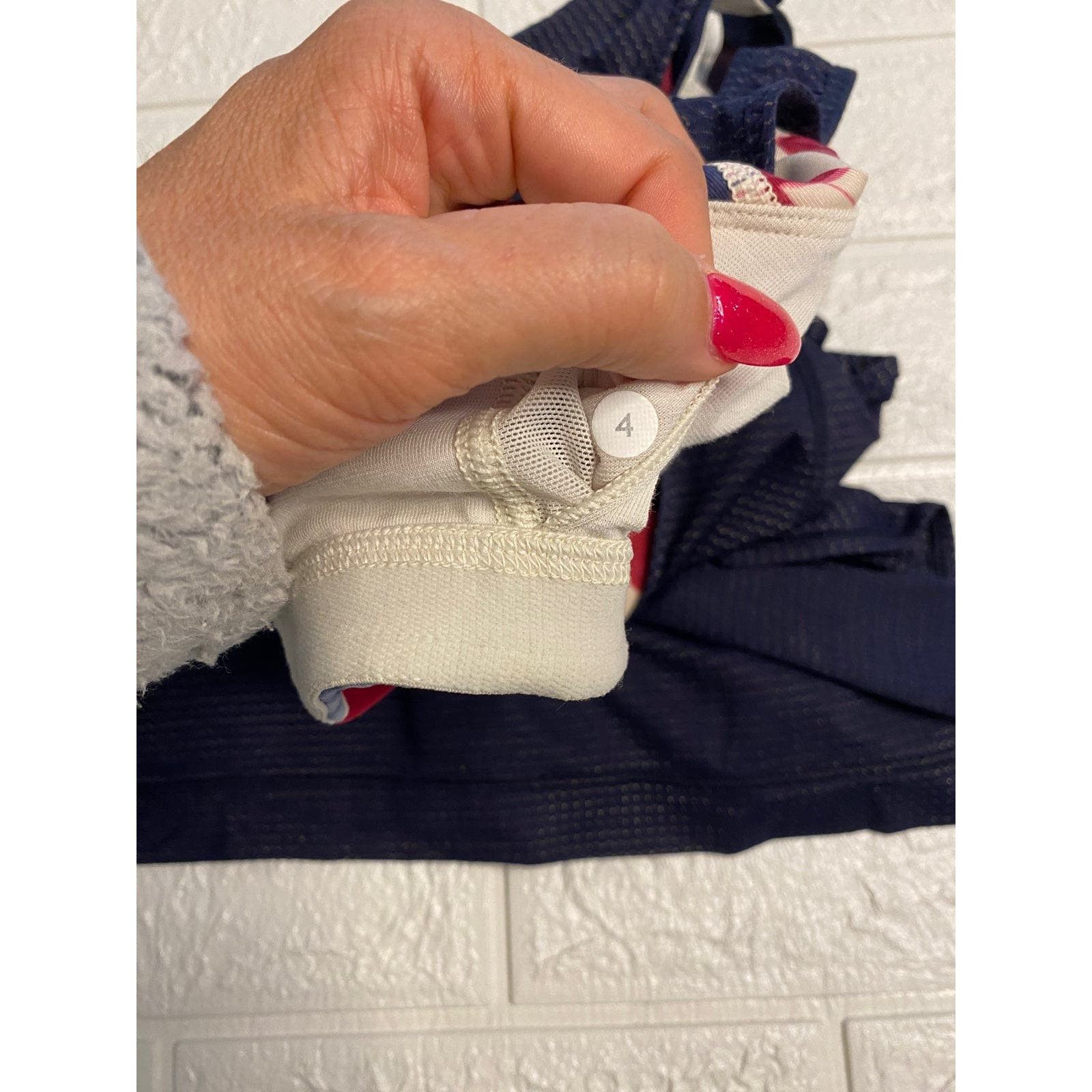 Lululemon lululemon tank top size 4 Size S / US 4 / IT 40 - 8 Thumbnail