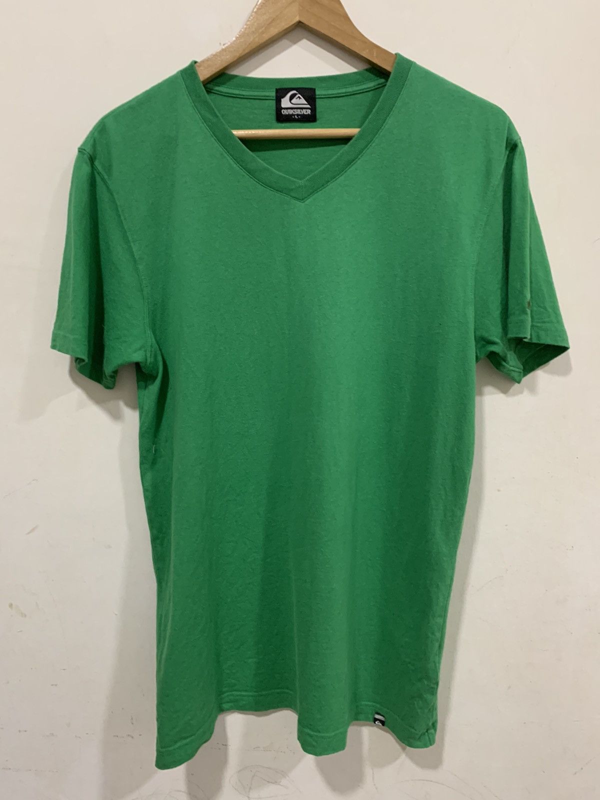 Quiksilver Y2K Quiksilver Japan Surfing V Neck Tshirt Size US L / EU 52-54 / 3 - 1 Thumbnail