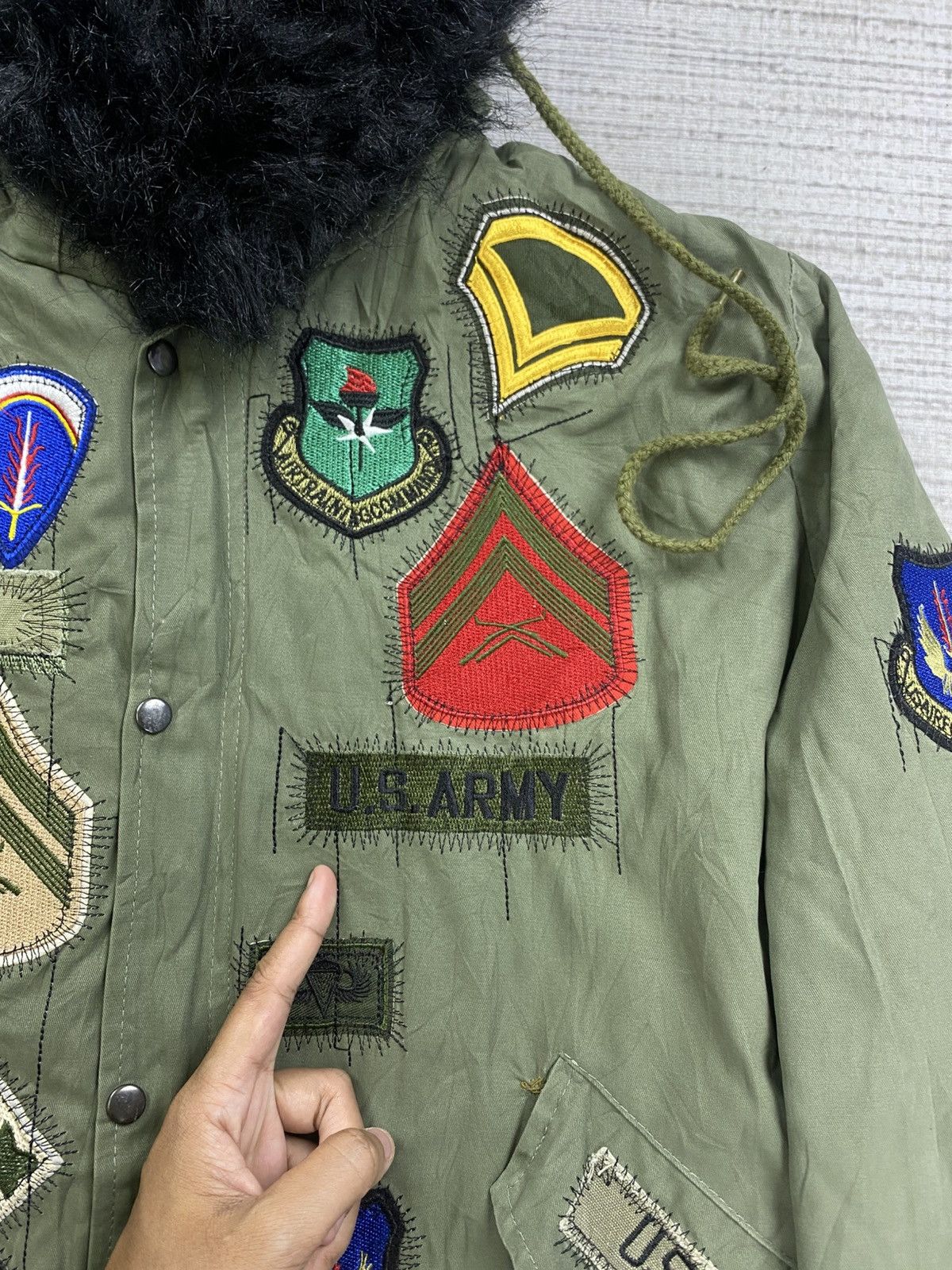 Vintage Vintage US Army Military Patch Faux Fur Hoodie Jacket Size US L / EU 52-54 / 3 - 9 Thumbnail