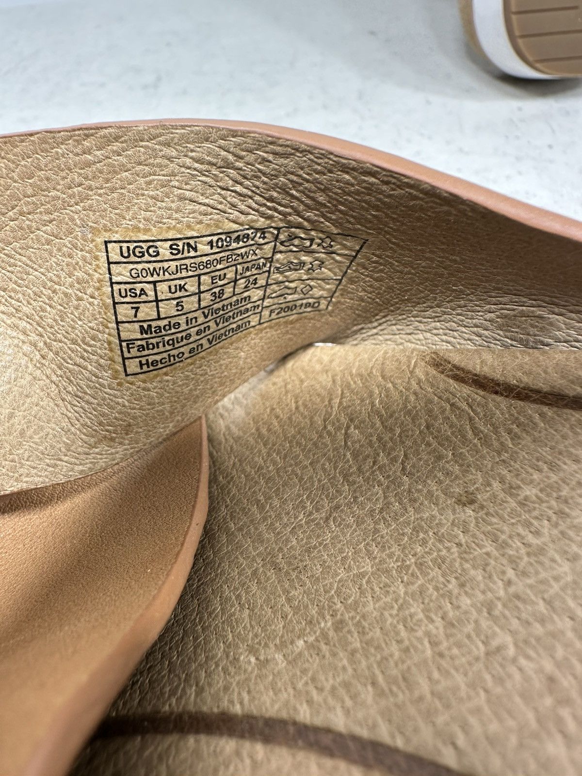 Ugg UGG Ugg Kari Flip Flops Criss Cross Leather upper Size US 7 / IT 37 - 8 Thumbnail