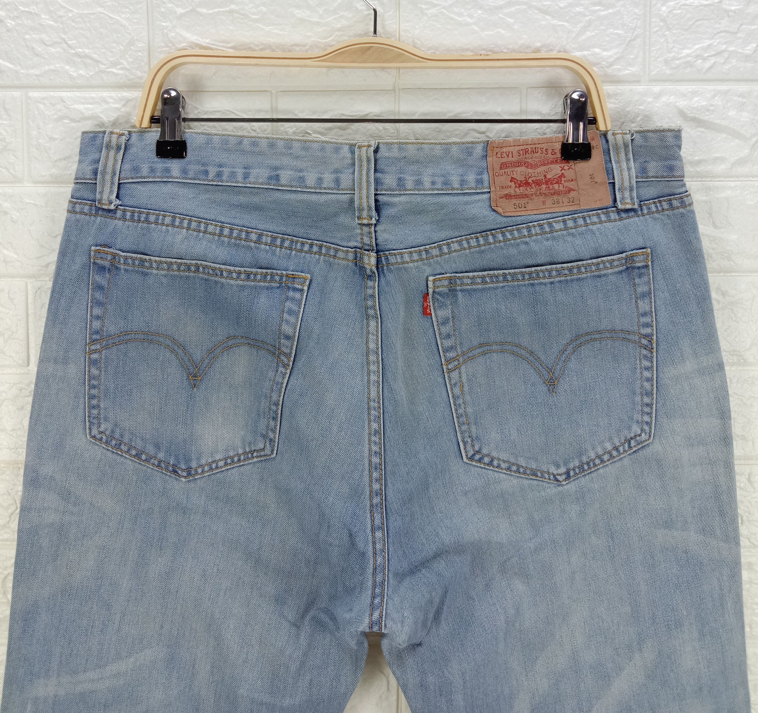 Levi's Vintage Levi's 501 Jeans Blue Wash Fly Buttons Denim Size US 37 - 6 Thumbnail