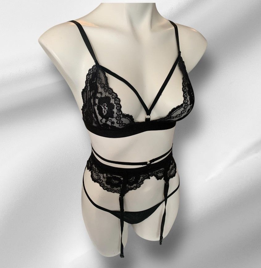 Designer NWOT 3 Piece Lingerie Set Black Lace Small Size S / US 4 / IT 40 - 9 Thumbnail