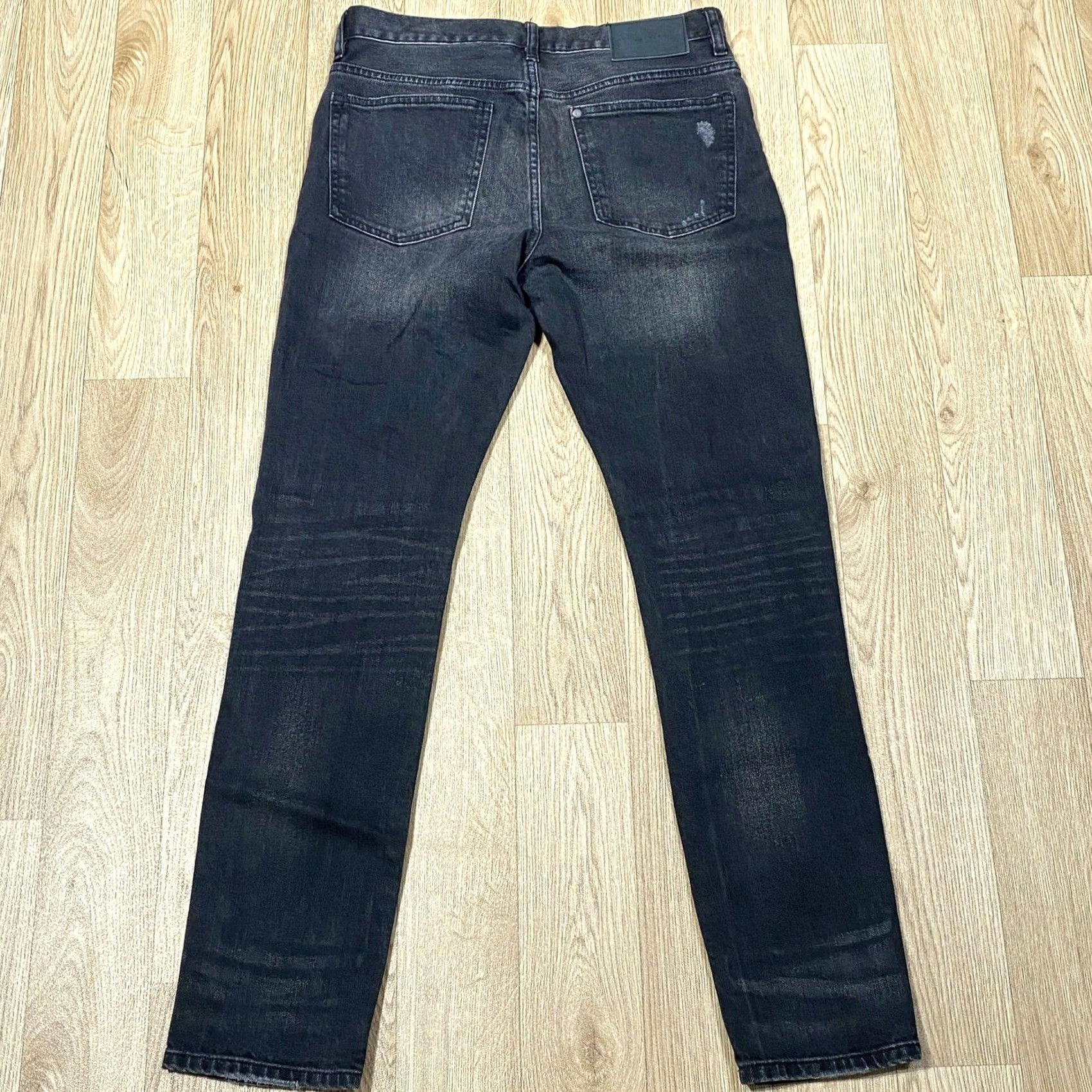 H&M H&M Ripped Jeans W30” L31” Slim Washed Black Button Fly Mens Used 5 Pocket Pants Size US 30 / EU 46 - 4 Thumbnail