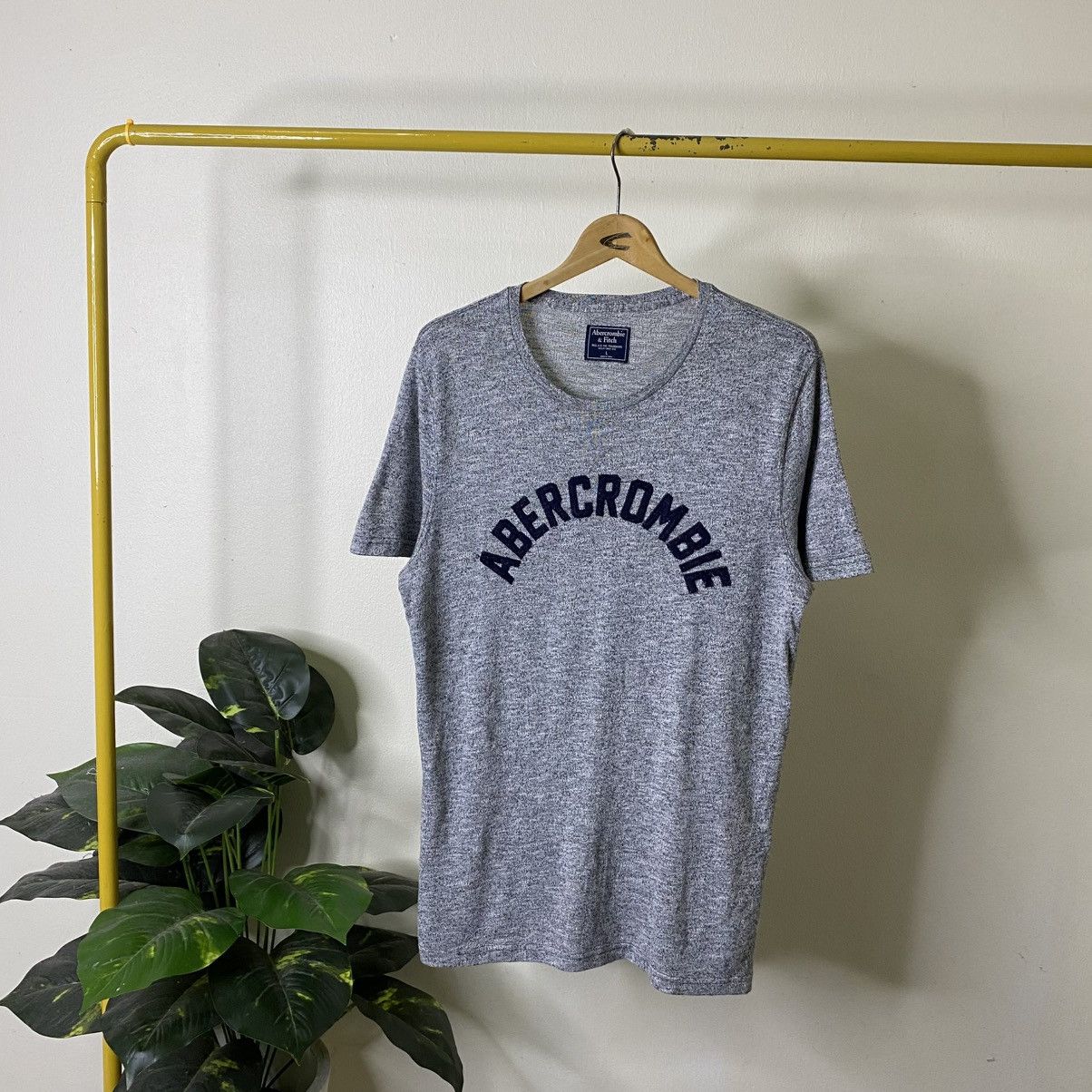 Abercrombie & Fitch Vintage Y2K Abercrombie & Fitch Spell Out T Shirt Size US L / EU 52-54 / 3 - 1 Thumbnail