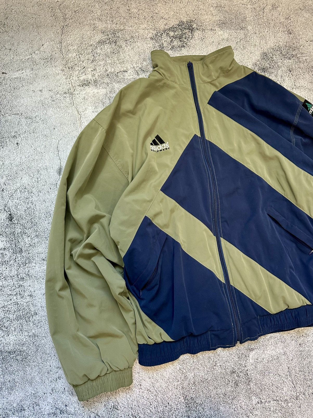 Adidas Vintage Adidas Equipment Double-Sided Jacket Big Logo E Size US L / EU 52-54 / 3 - 3 Thumbnail