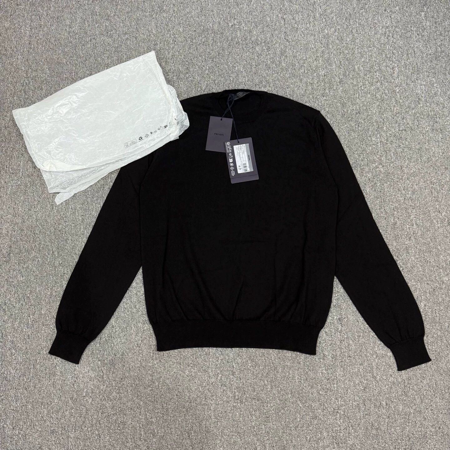 Prada Prada 24FW Black Long Sleeve Sweatshirt 48/50 NWT Size US M / EU 48-50 / 2 - 1 Thumbnail