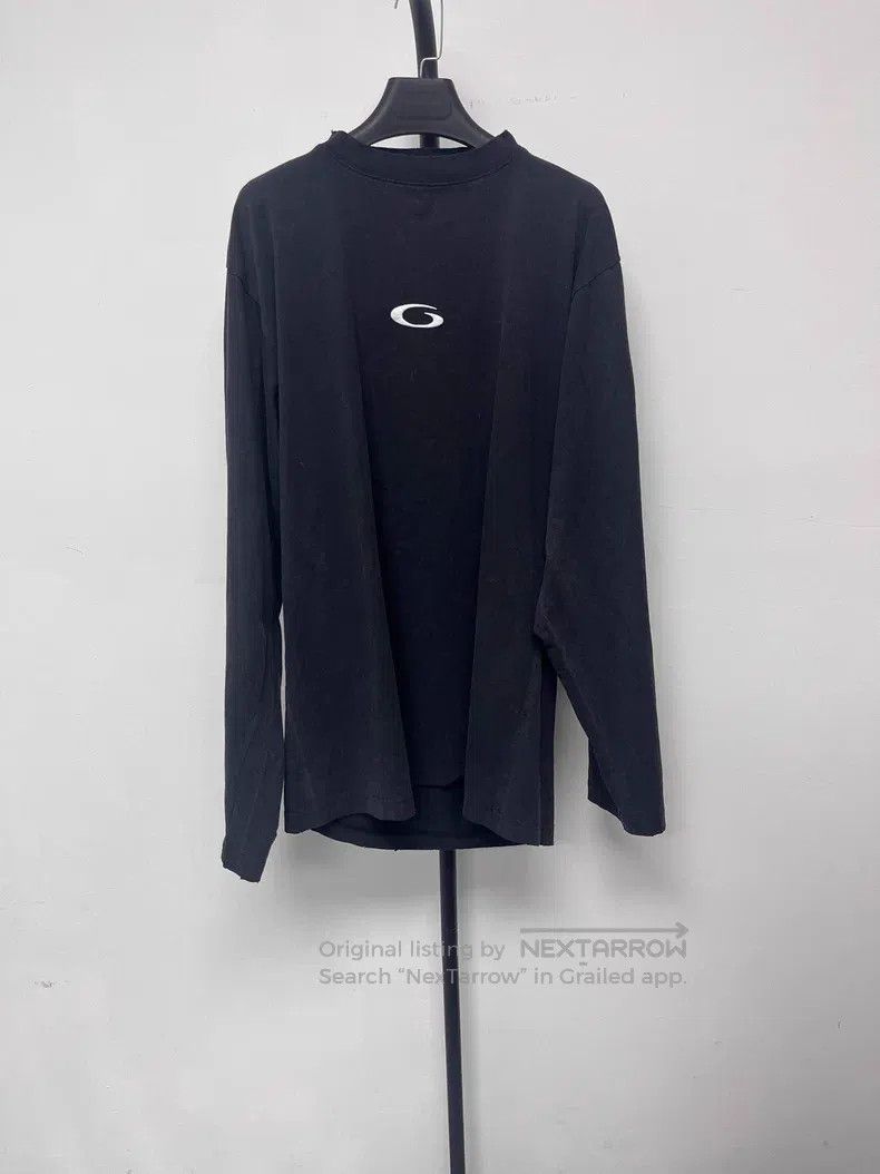 Balenciaga Balenciaga Sleeve Printed Asymmetrical Hem Knitted Oversiz Size US S / EU 44-46 / 1 - 1 Thumbnail
