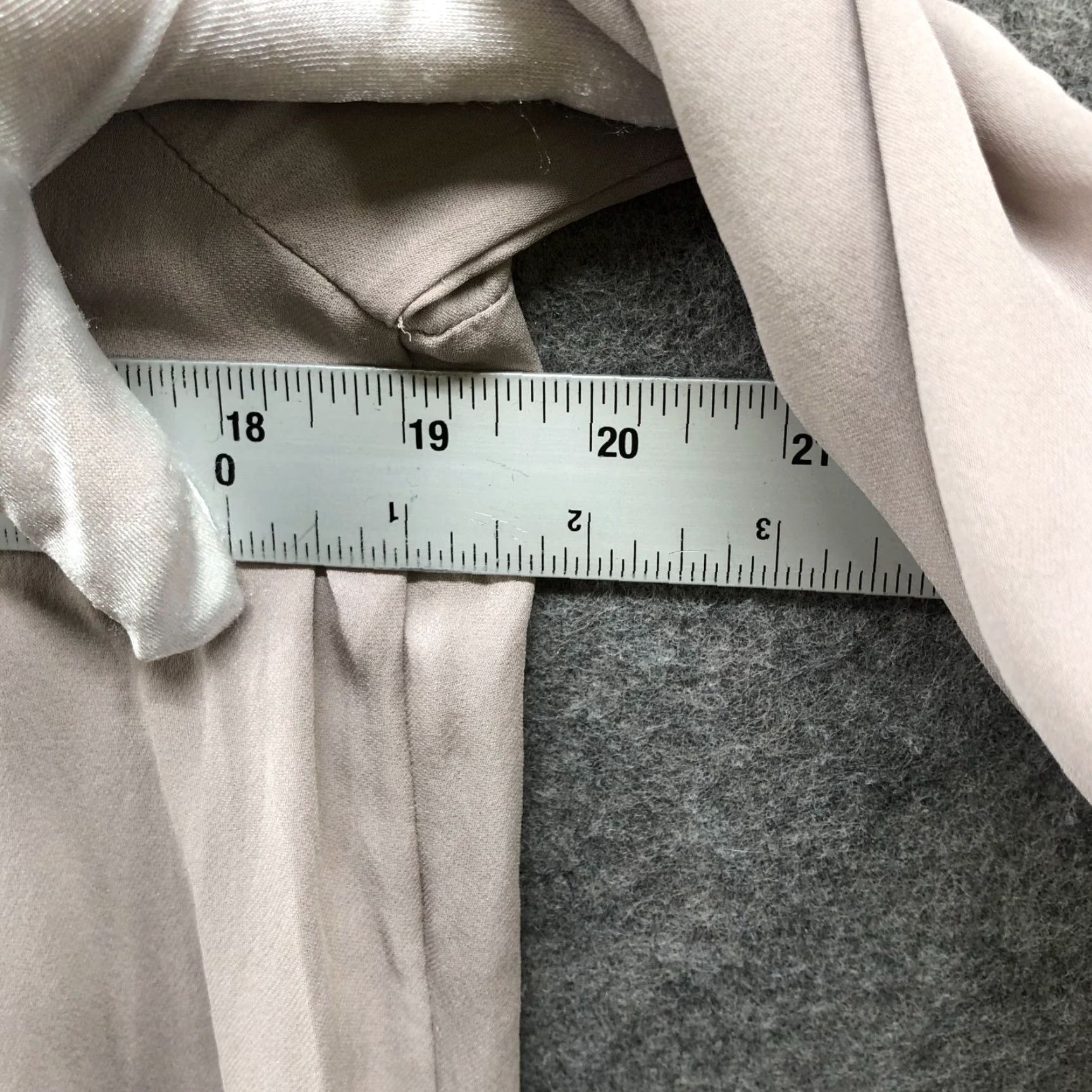 Vince Vince Blouse Long Sleeve 100% Silk Womens 10 Taupe Beige Drape Front Gathered Shirt Casual Business Womens Size L / US 10 / IT 46 - 7 Thumbnail