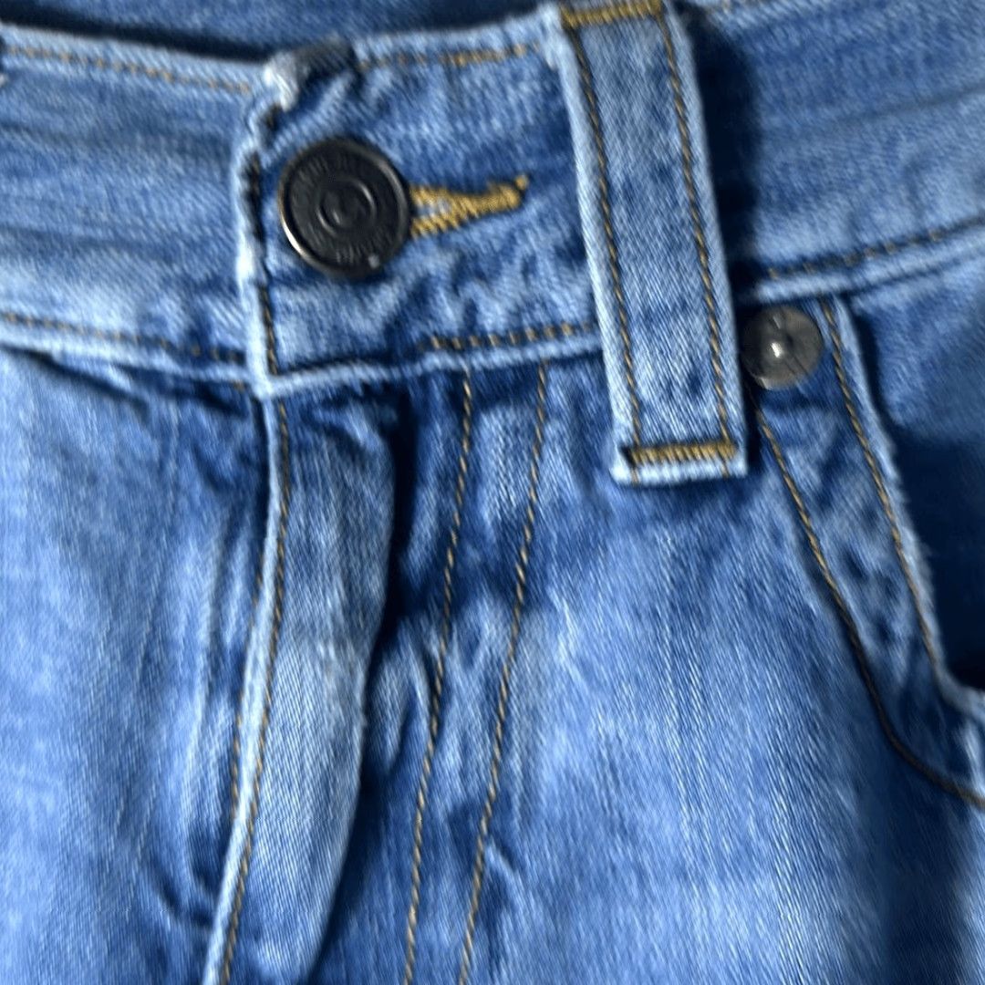 True Religion True Religion Jeans Mens Geno Relaxed Slim size 29 Light Wash Distressed Hem Size US 29 - 3 Thumbnail
