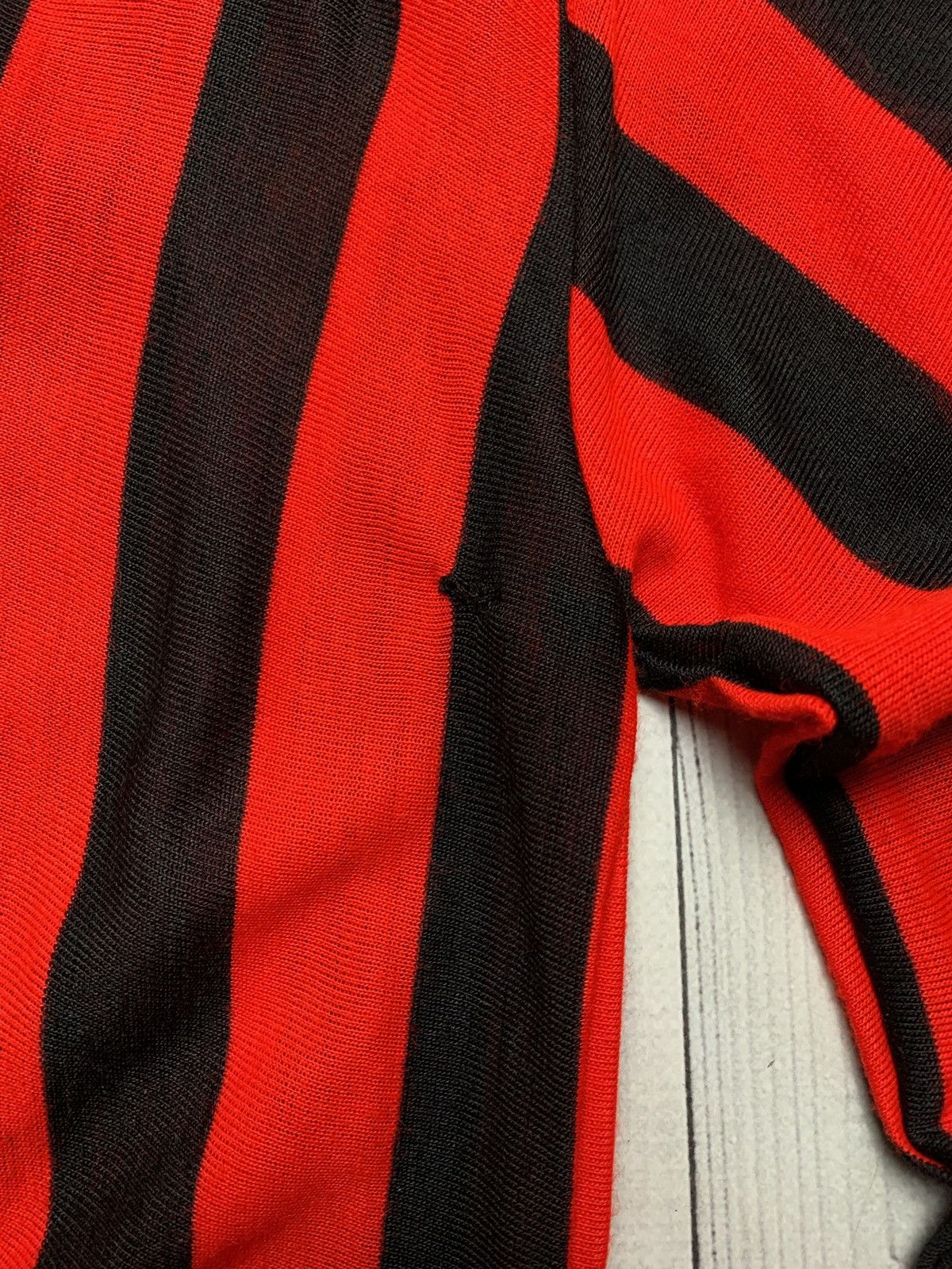 Vintage Vintage Soccer tee Milan size M long sleeve rare retro logo Size US M / EU 48-50 / 2 - 3 Thumbnail