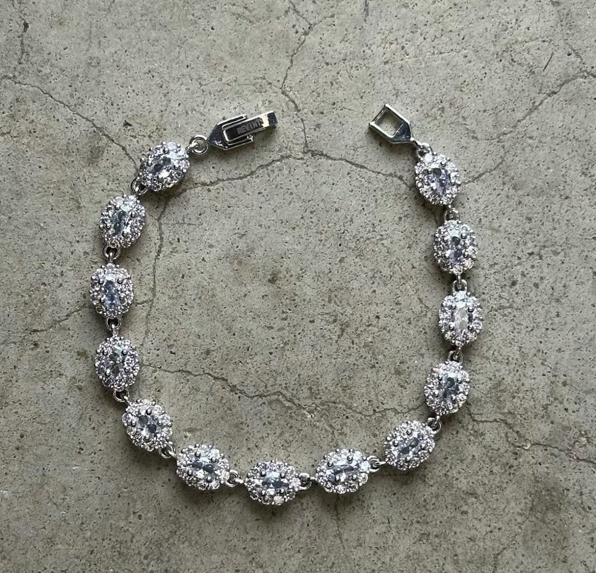 Vintage Vintage crystal flex clasp bracelet Size 30 - 1 Thumbnail
