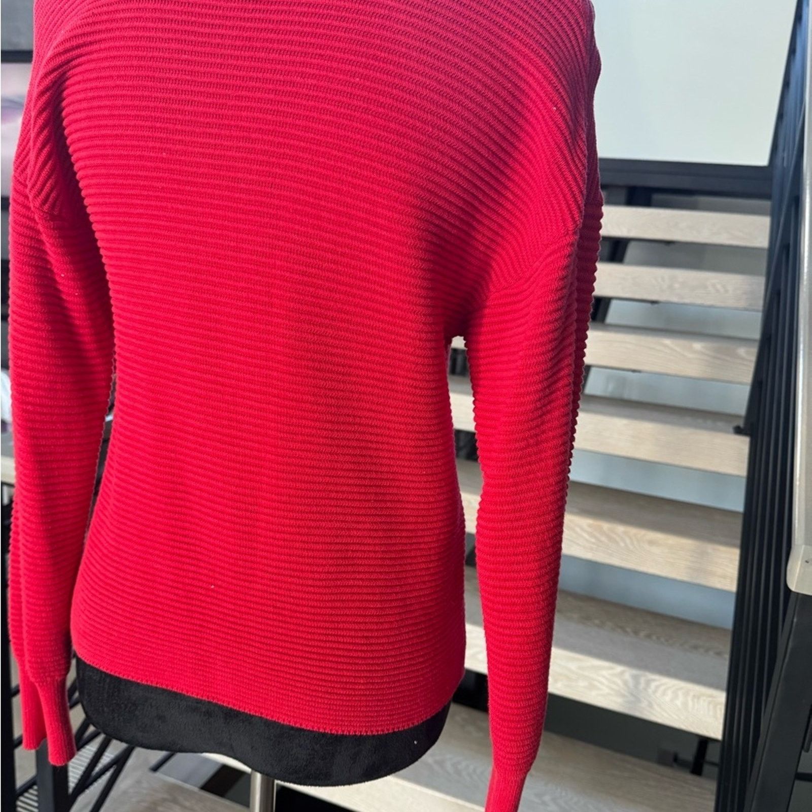 Tommy Bahama New Tommy Bahama Women's V-Neck Sweater in Red size S Size S / US 4 / IT 40 - 6 Thumbnail