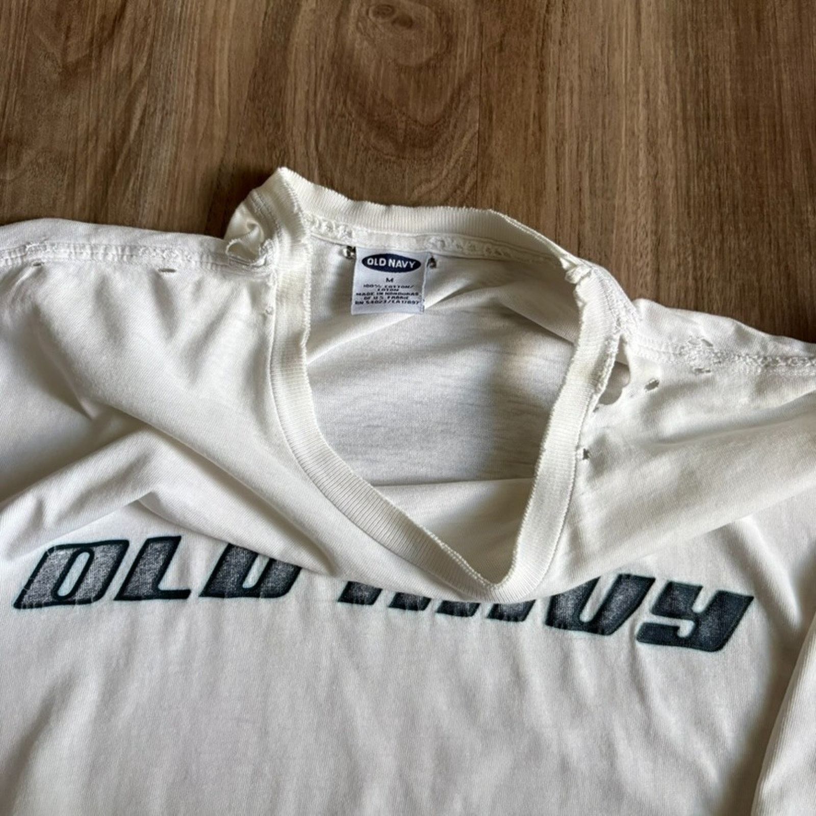 Old Navy × Vintage Vintage Old Navy T-Shirt Mens Size M Distressed Thrashed Size US M / EU 48-50 / 2 - 4 Thumbnail