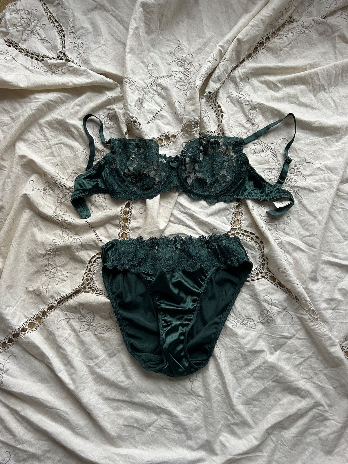 Victoria's Secret × Vintage Gorgeous Victoria’s Secret Emerald Lace Set Lingerie Size ONE SIZE - 1 Thumbnail