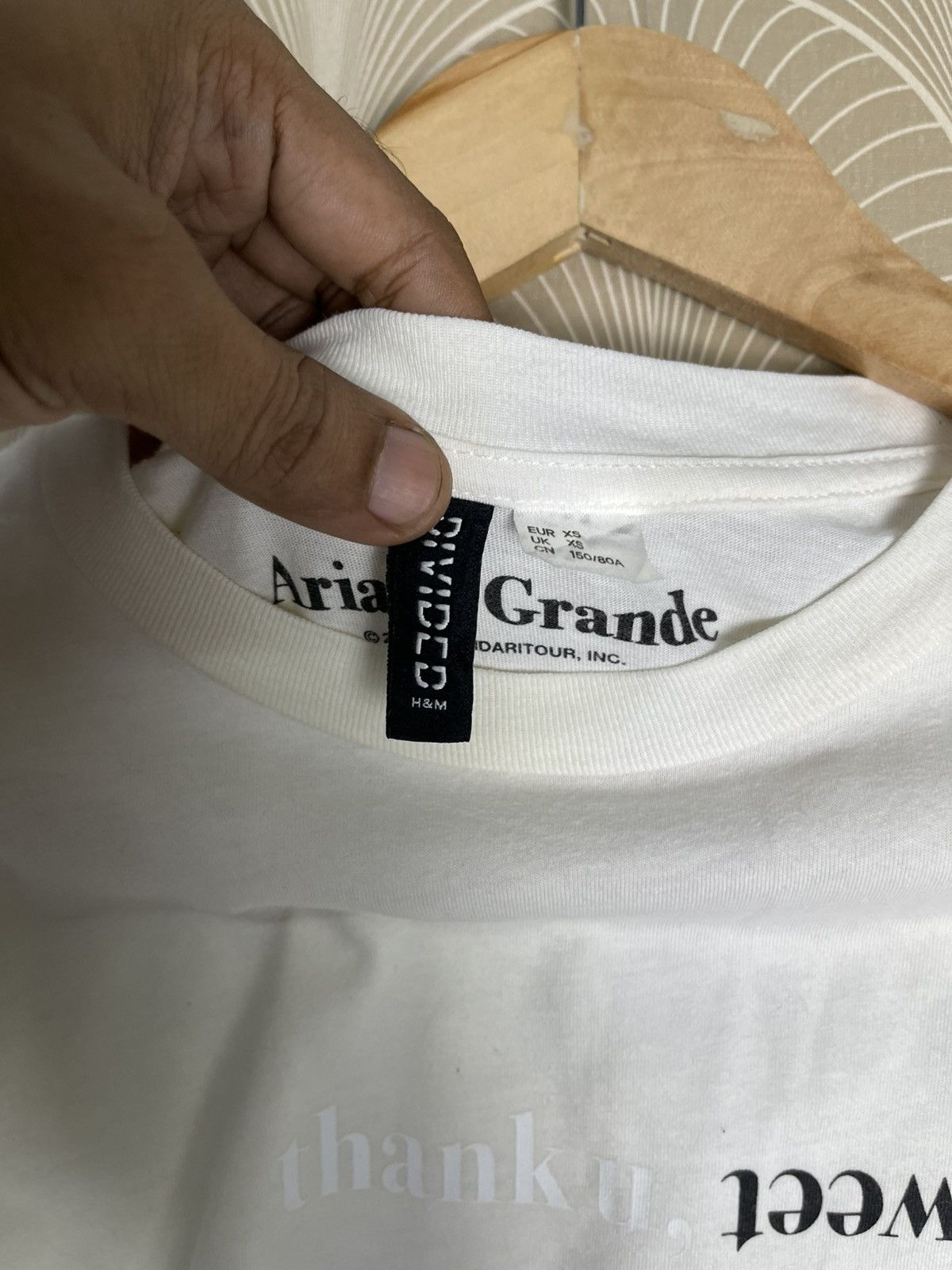 Band Tees × H&M ARIANNA GRANDE 2020 WORLD TOUR TSHIRT Size XS / US 0-2 / IT 36-38 - 7 Thumbnail