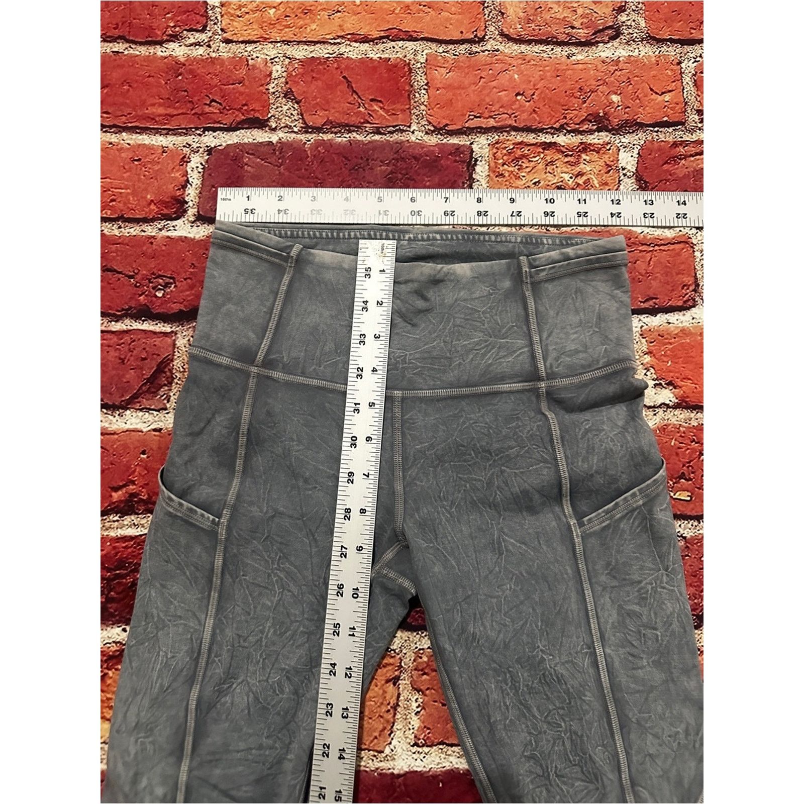 Lululemon Lululemon Fast & Free High-Rise Tights in a grey ice dye Size 27" / US 4 / IT 40 - 8 Thumbnail