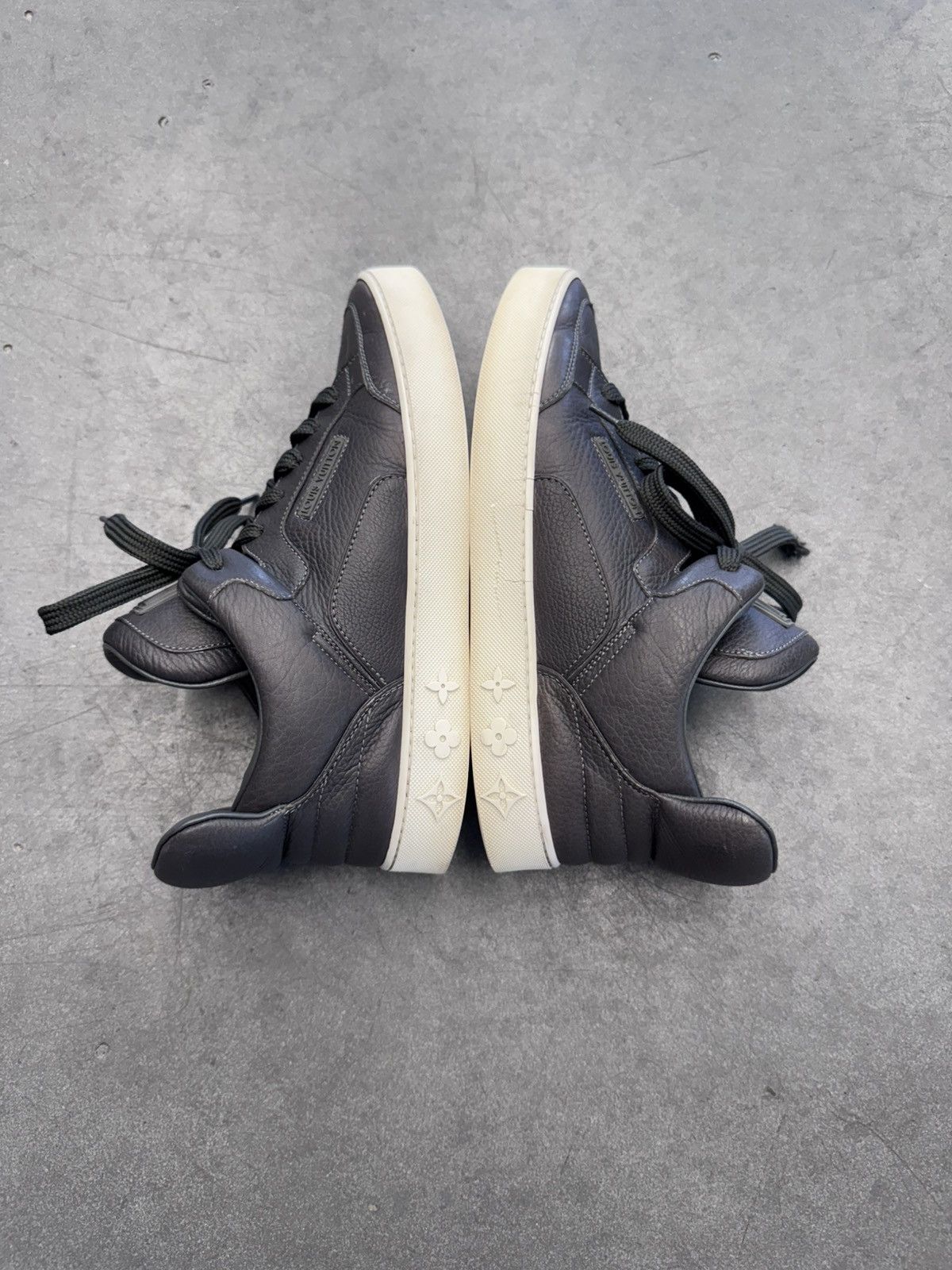 Louis Vuitton 2009 Louis Vuitton Don Kanye West Anthracite Size LV 7 US 8 Size US 8 / EU 41 - 4 Thumbnail