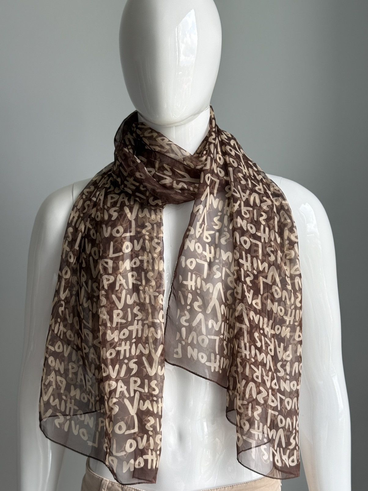 Louis Vuitton Louis Vuitton LV 100% Silk Big Scarf Shawl Size ONE SIZE - 2 Thumbnail