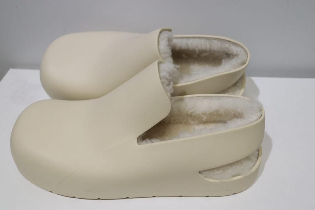 Bottega Veneta o1rshd / Puddle Shearling Cozy Low Top Shoes in Sea Salt Size US 11 / EU 44 - 23 Thumbnail