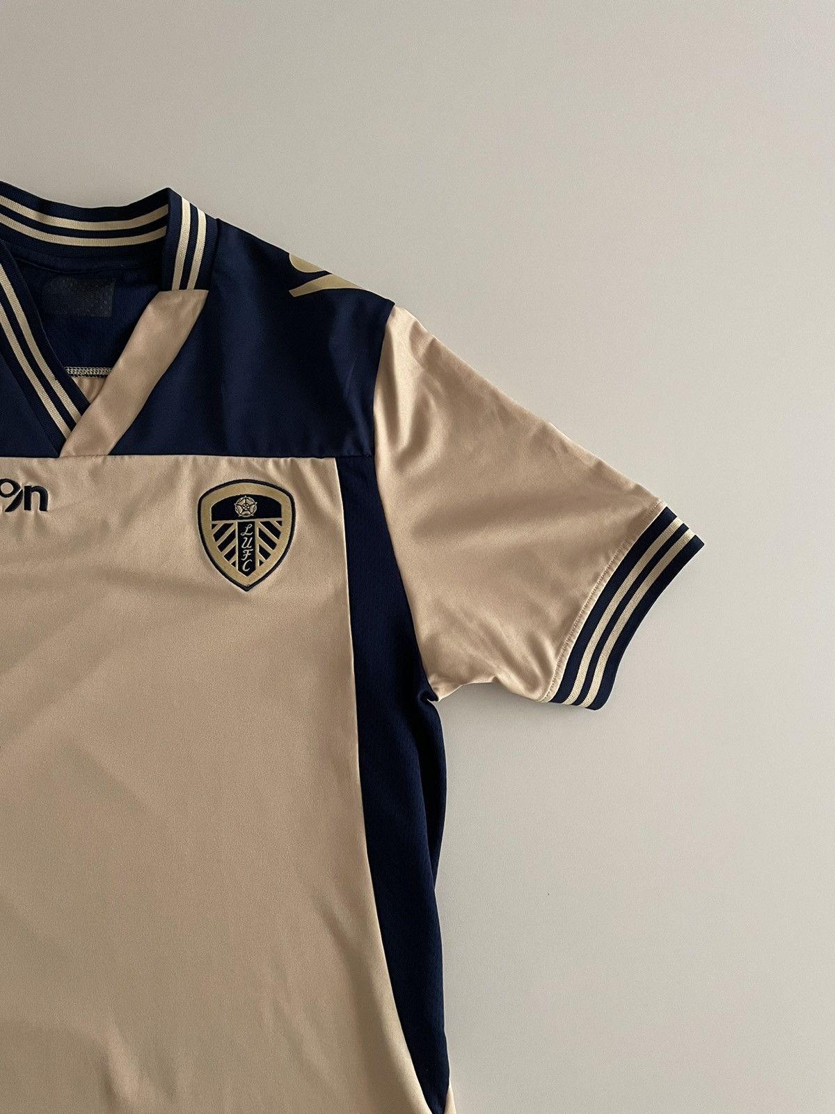 Macron Leeds United FC 2013-14 Away Jersey Size US L / EU 52-54 / 3 - 4 Thumbnail