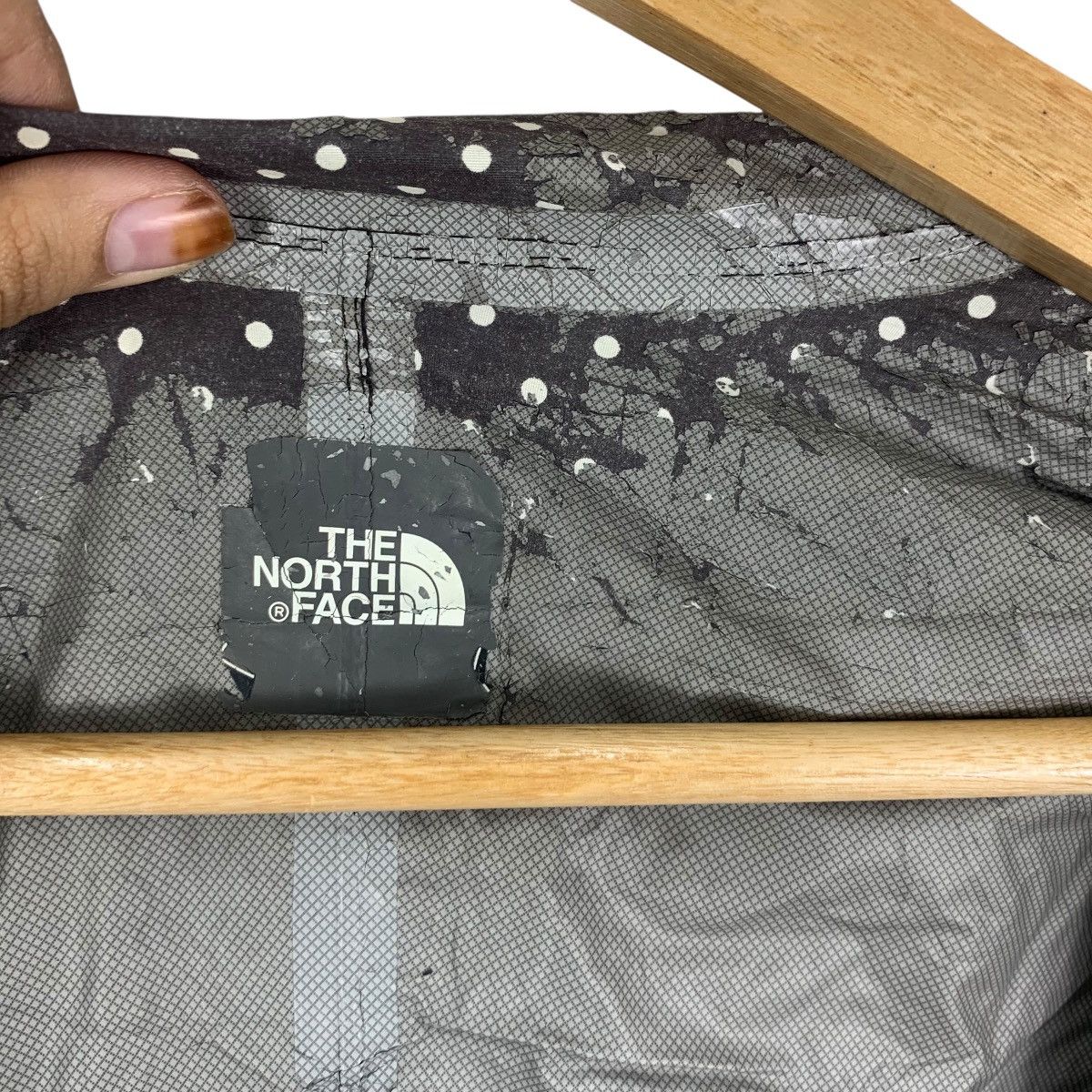 The North Face THE NORTH FACE Polka Dot Pattern Jacket Hoodie Outdoor Size M / US 6-8 / IT 42-44 - 8 Thumbnail