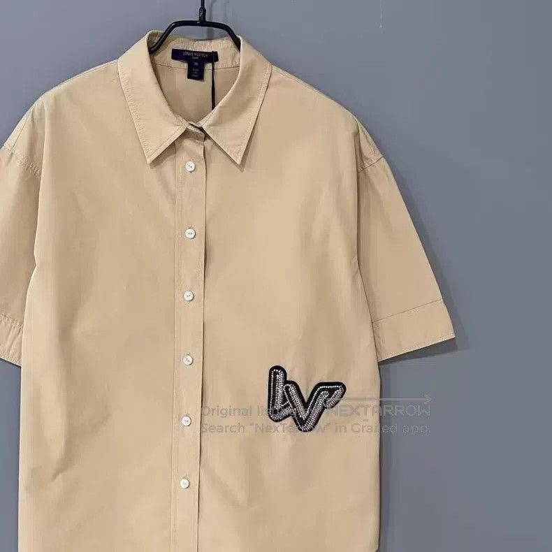 Louis Vuitton Louis Vuitton Rhinestone logo khaki short sleeve shirt Size XS / US 0-2 / IT 36-38 - 2 Thumbnail